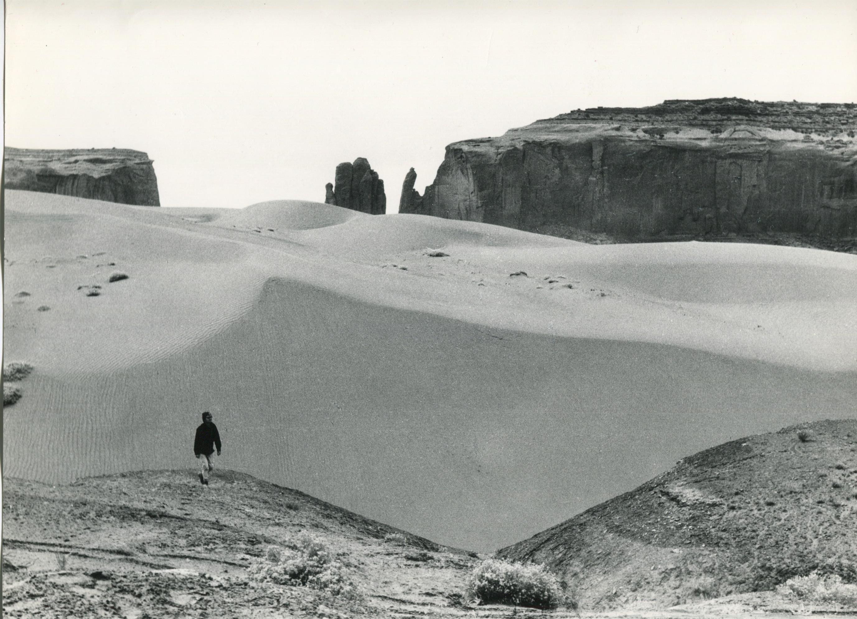 Black and White Photograph di Erich Andres - Monument Valley, Utah/Arizona, Bianco e nero, USA 1960, 17, 3x 23, 5 cm