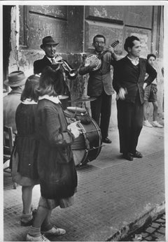 Naples 1954, Street music