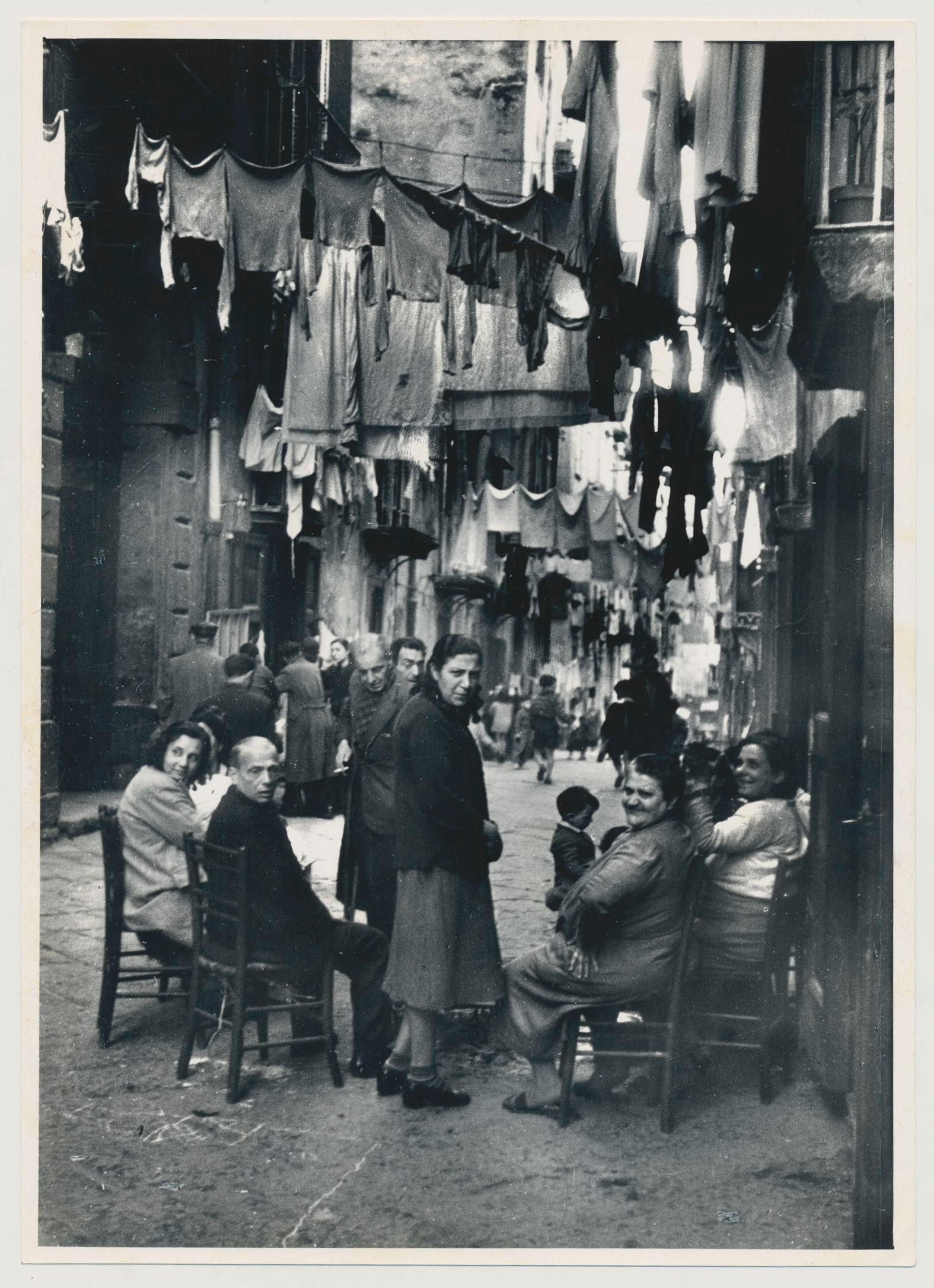 Erich Andres Black and White Photograph - Naples - People sitting on the streets, Italy 1950s
