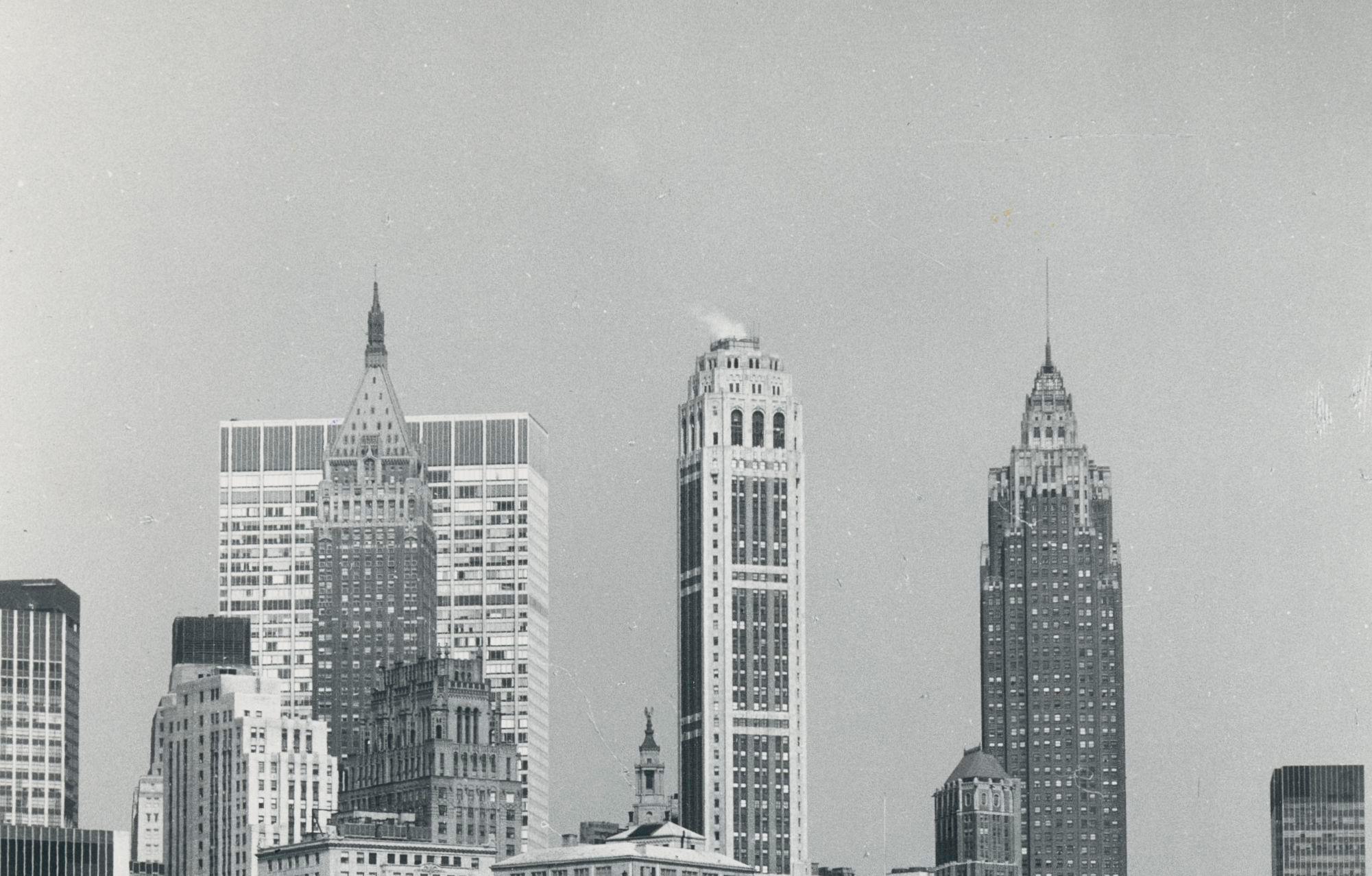 New York City, Waterfront, Black and White, USA 1960s, 23, 4 x 17, 3 cm - Photograph by Erich Andres