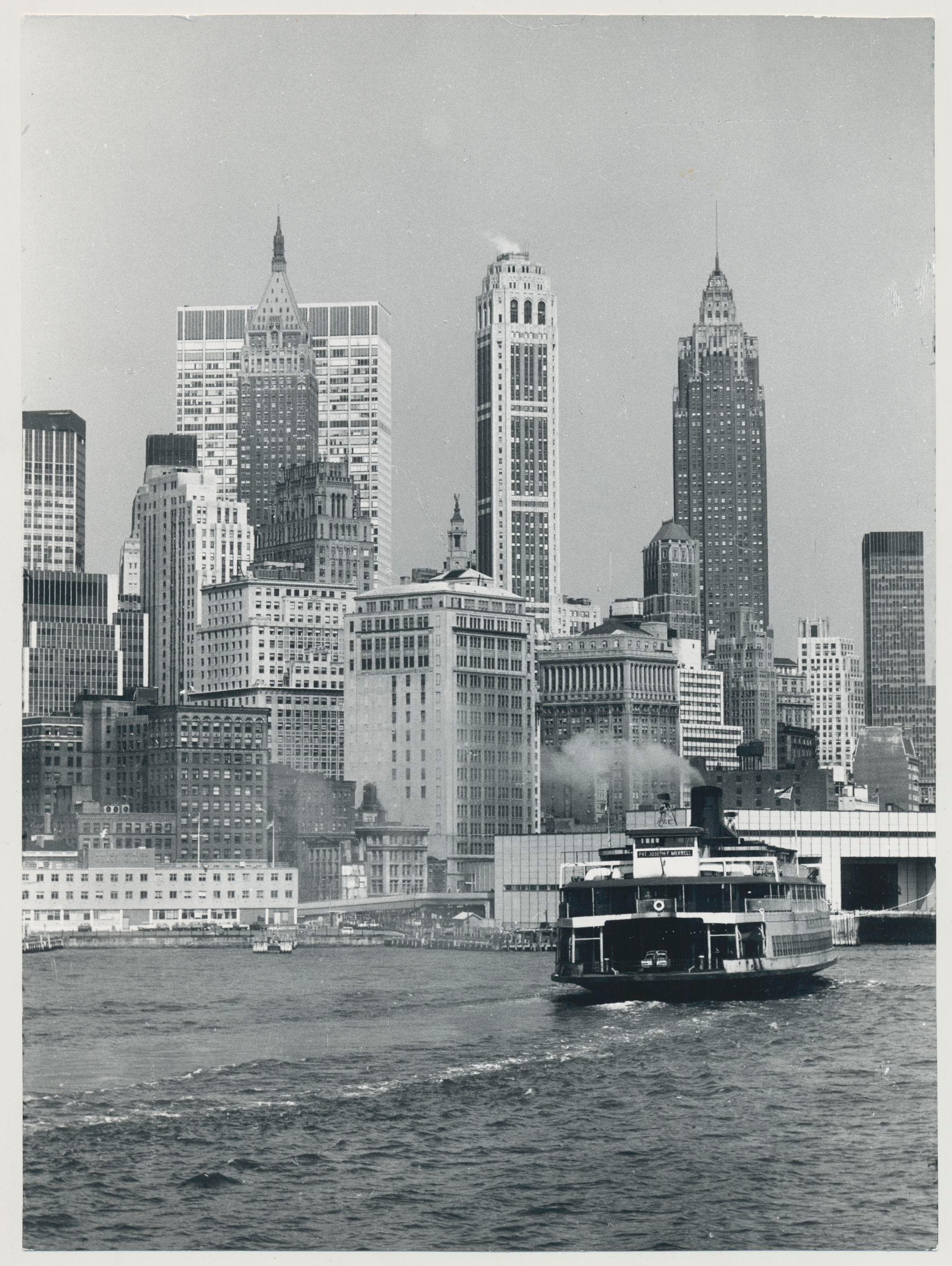 Erich Andres Black and White Photograph - New York City, Waterfront, Black and White, USA 1960s, 23, 4 x 17, 3 cm