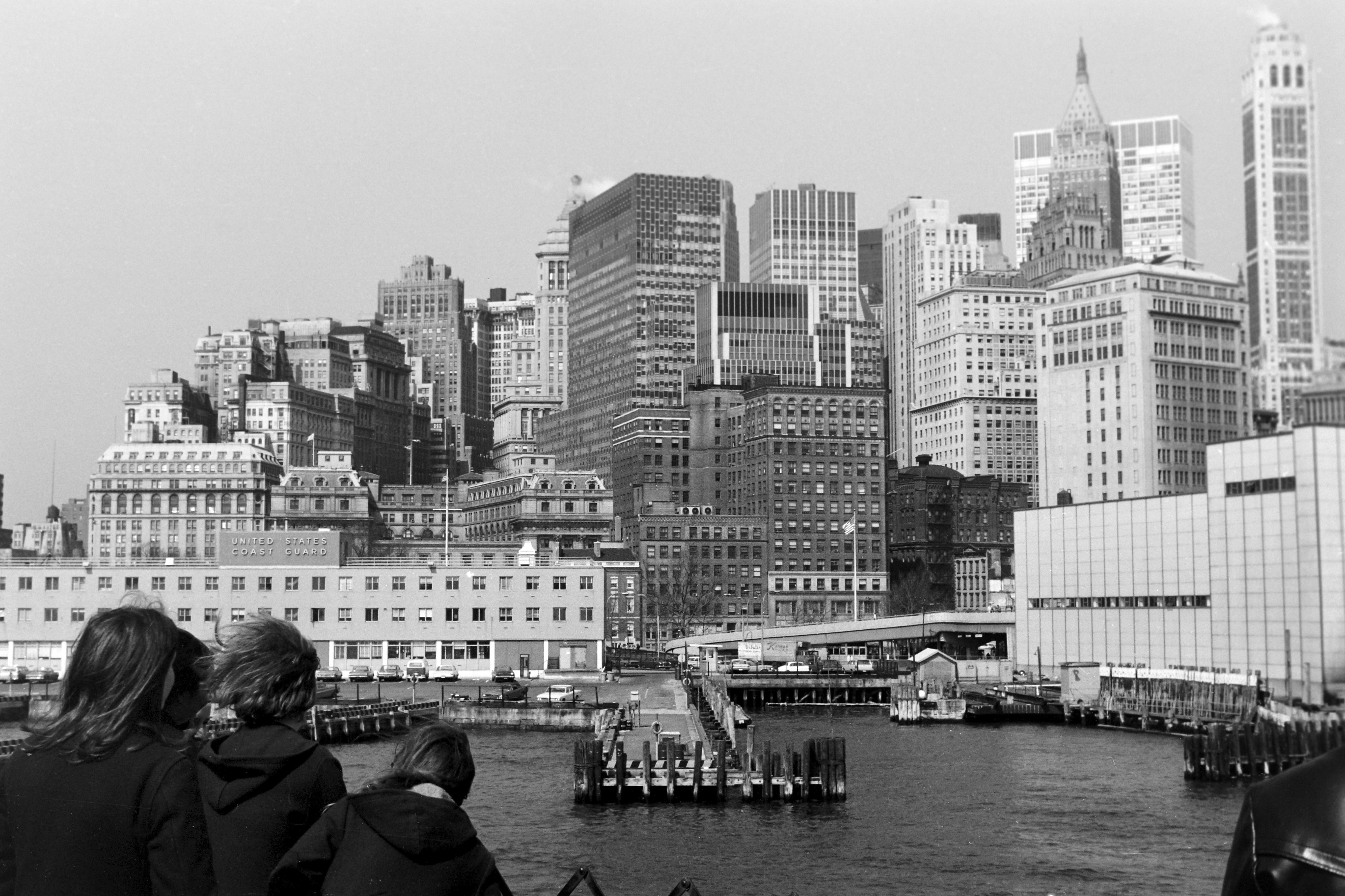 Erich Andres Black and White Photograph – New Yorker Hafen und Skyline, 1960er-Jahre