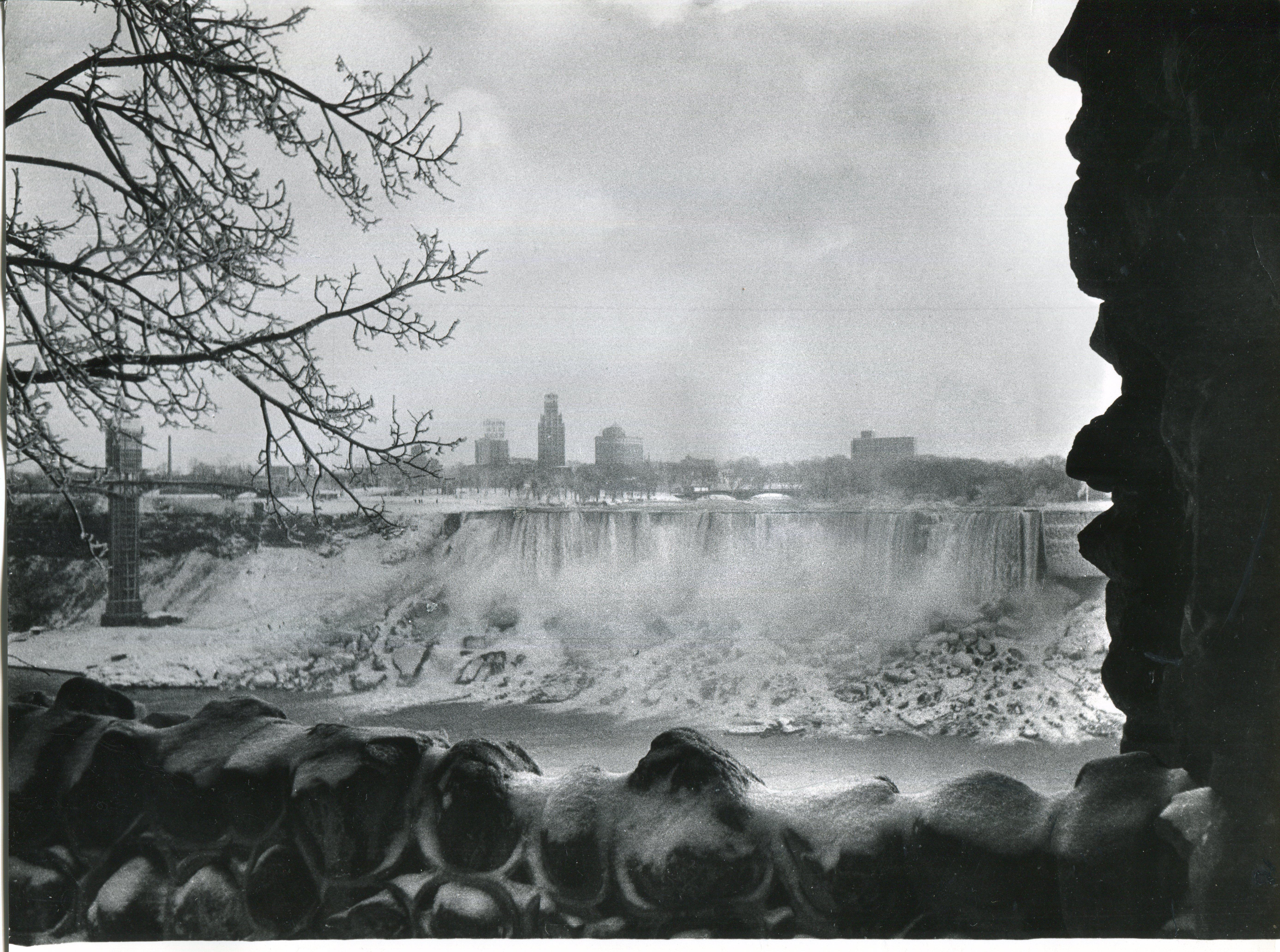 Niagara Falls, USA, 1965 - Photograph by Erich Andres