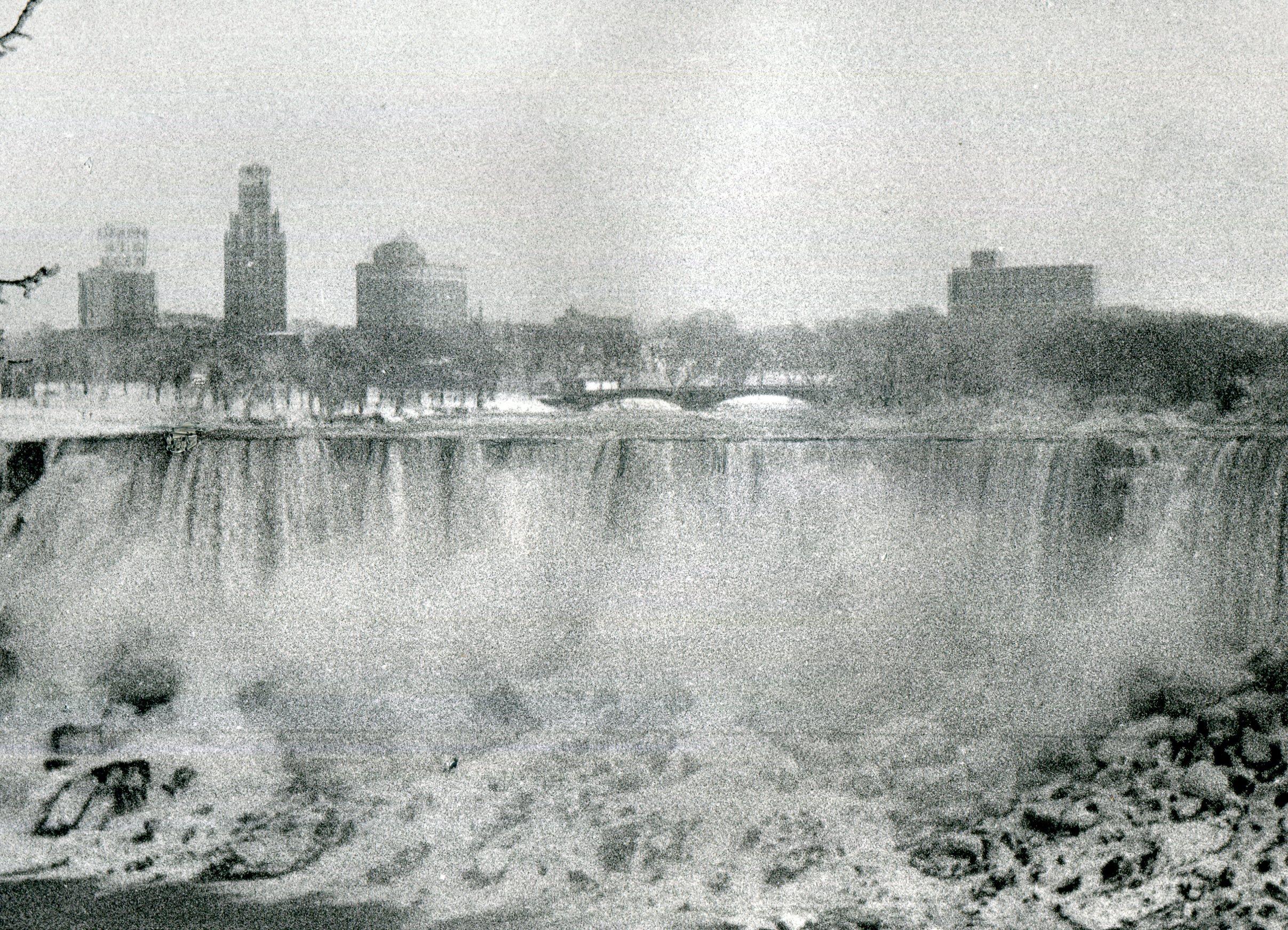 Erich Andres Black and White Photograph - Niagara Falls, USA, 1965