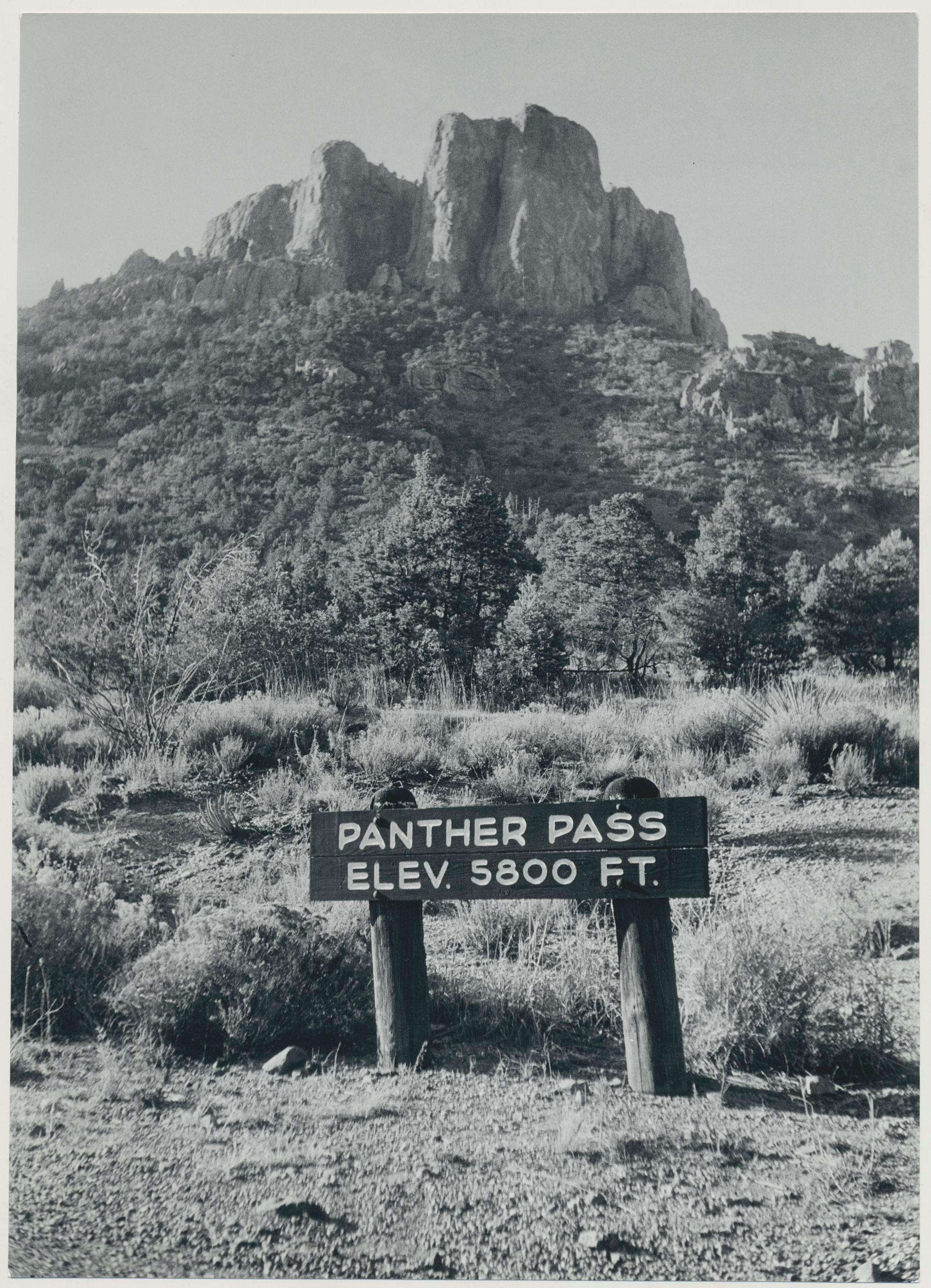 Black and White Photograph Erich Andres - Panther Pass, Texas, photographie en noir et blanc, États-Unis, vers les années 1960, 23,3 x 16,5 cm