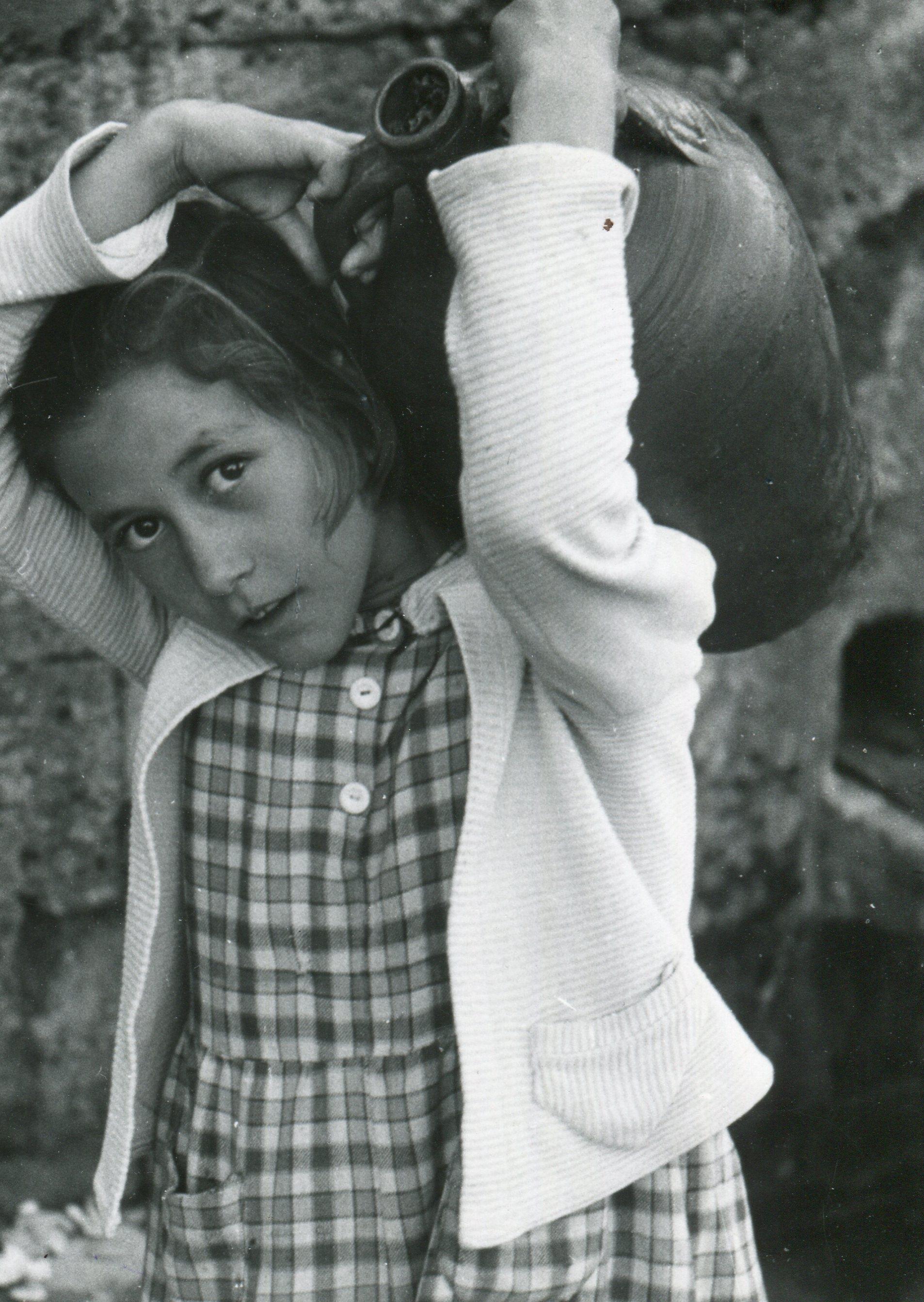 Rhodos - Girl with water jug - Photograph by Erich Andres
