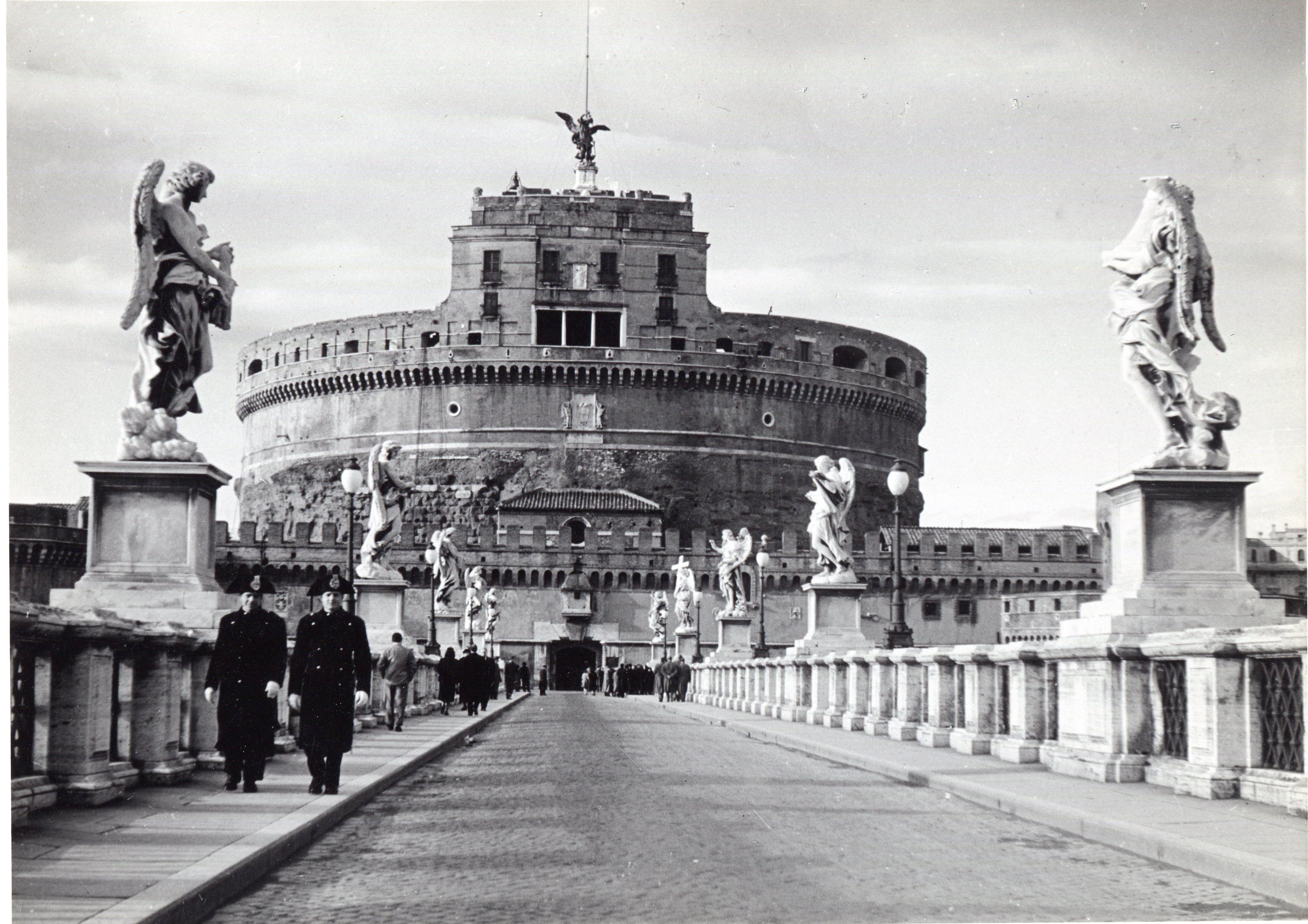 Erich Andres Black and White Photograph - Rome - Castel Sant' Angelo 1954