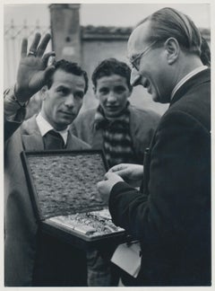 Rome, Men, Street Photography, Black and White, Italy, 1950s, 23,4 x 17,1 cm