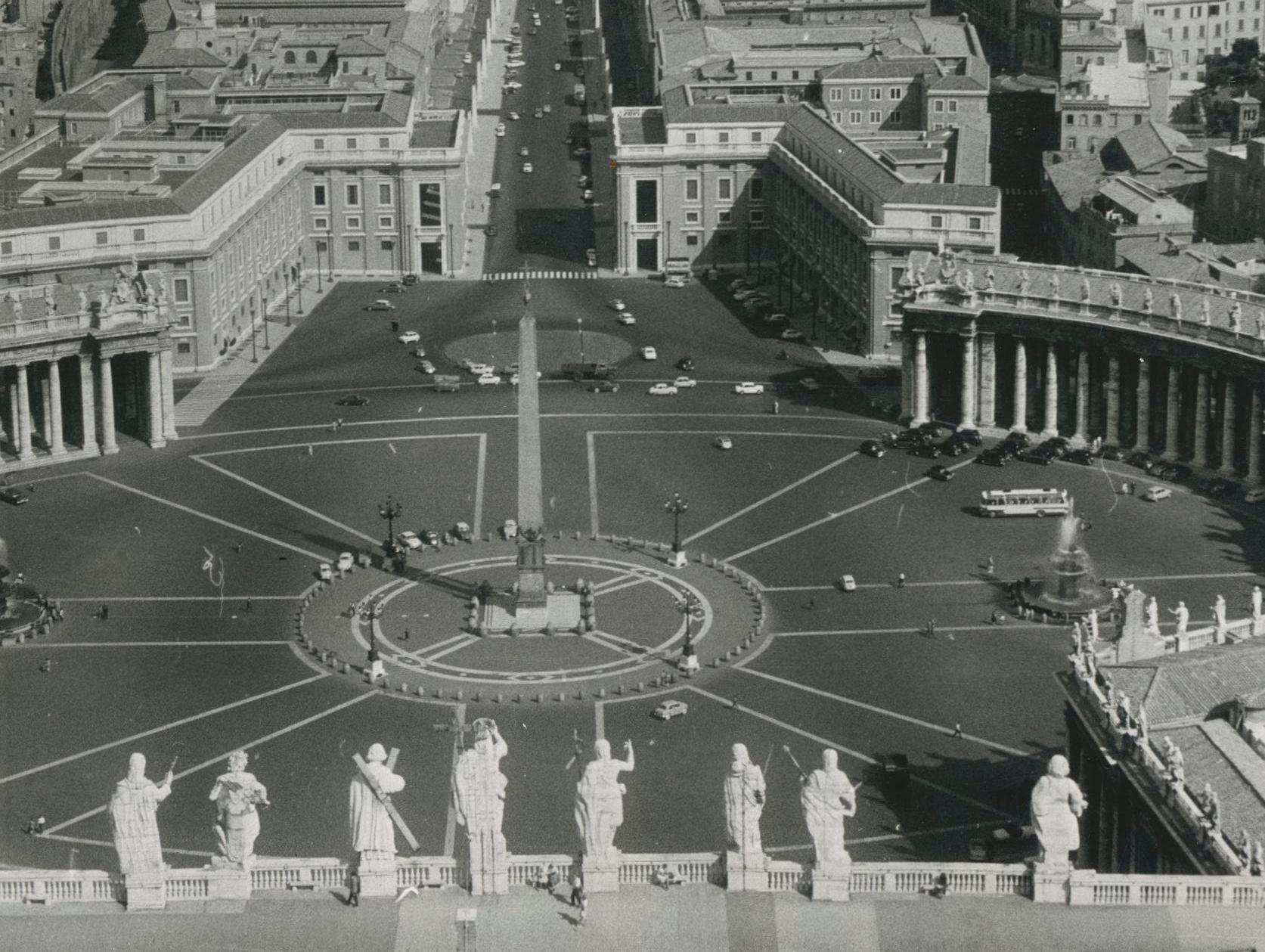 St. Peter's Square Rome, Black and White, Italy 1950s; 16.6 x 23.4 cm - Photograph by Erich Andres