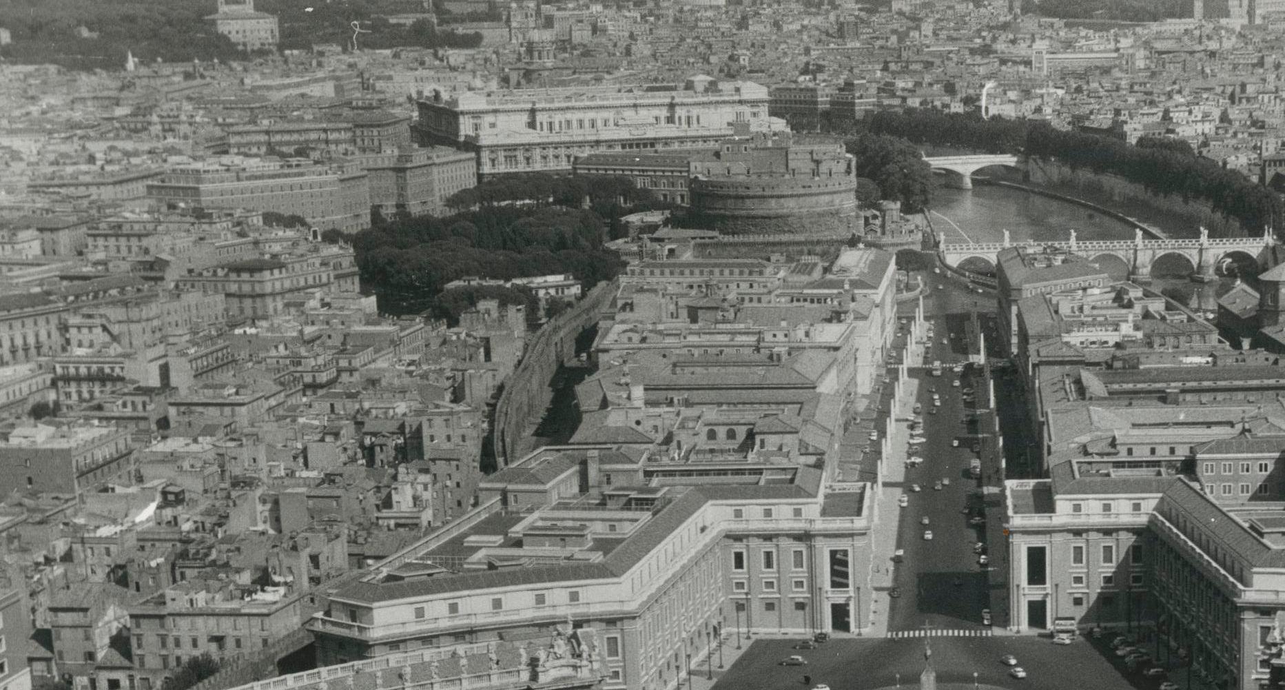 St. Peter's Square Rome, Black and White, Italy 1950s; 16.6 x 23.4 cm - Modern Photograph by Erich Andres