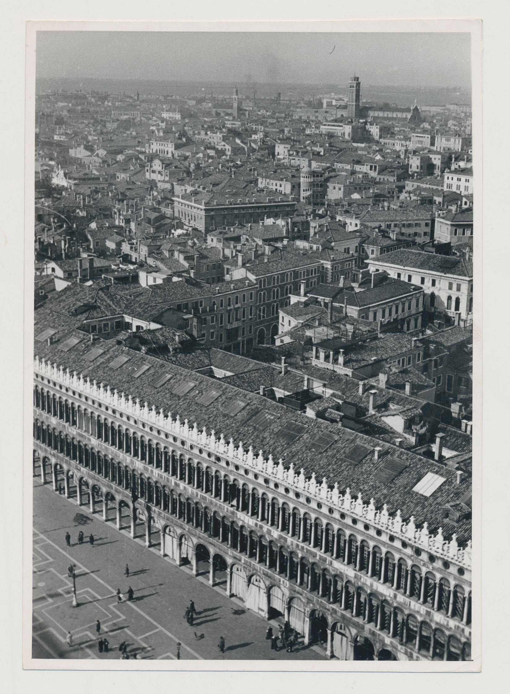 Erich Andres Black and White Photograph - Venice - Marc Square, Italy, 1950s, 17, 8 x 12, 4 cm