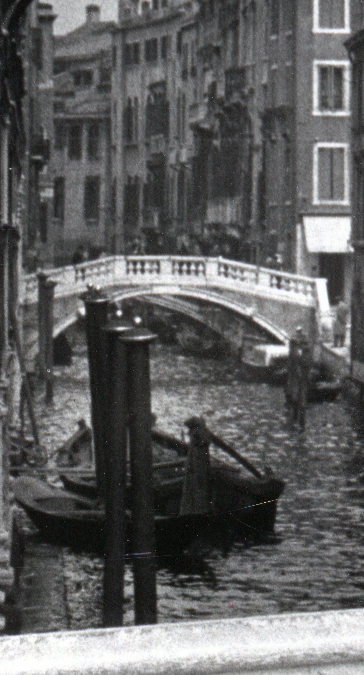 Venice - Ponte dei Sospiri 1954 (Grau), Black and White Photograph, von Erich Andres