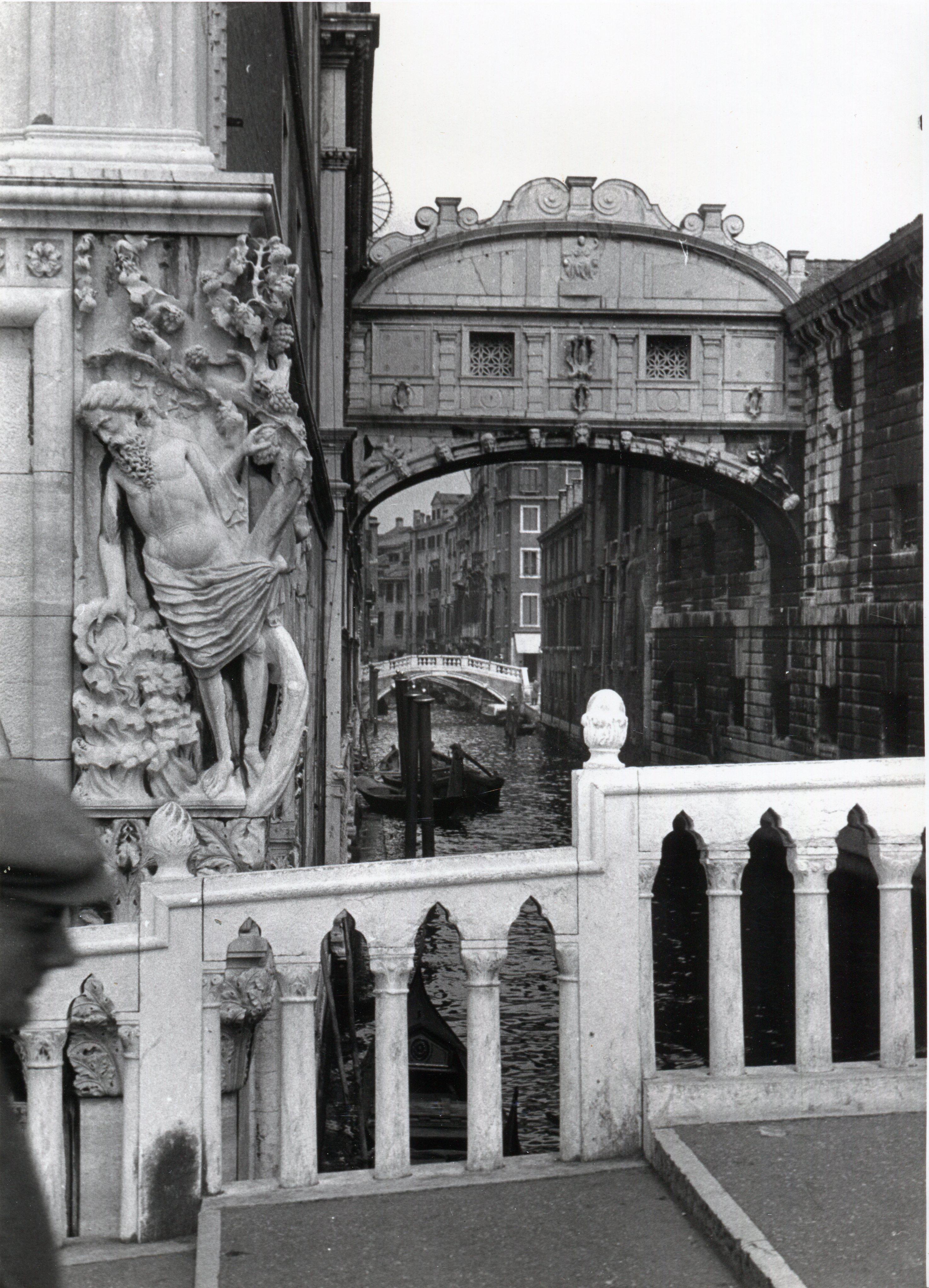 Erich Andres Black and White Photograph – Venice - Ponte dei Sospiri 1954