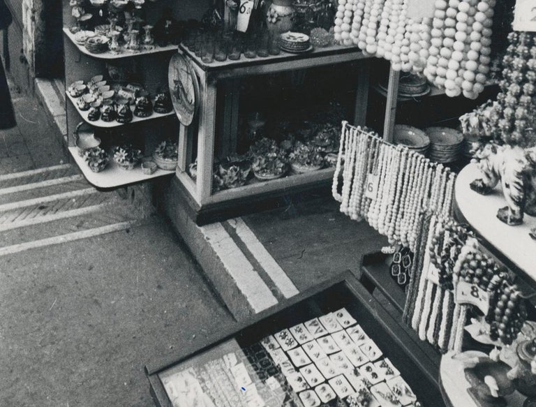 Venice, Shop, Street Photography, Black and White, Italy 1950s, 17,8 x 12,4 cm For Sale 1