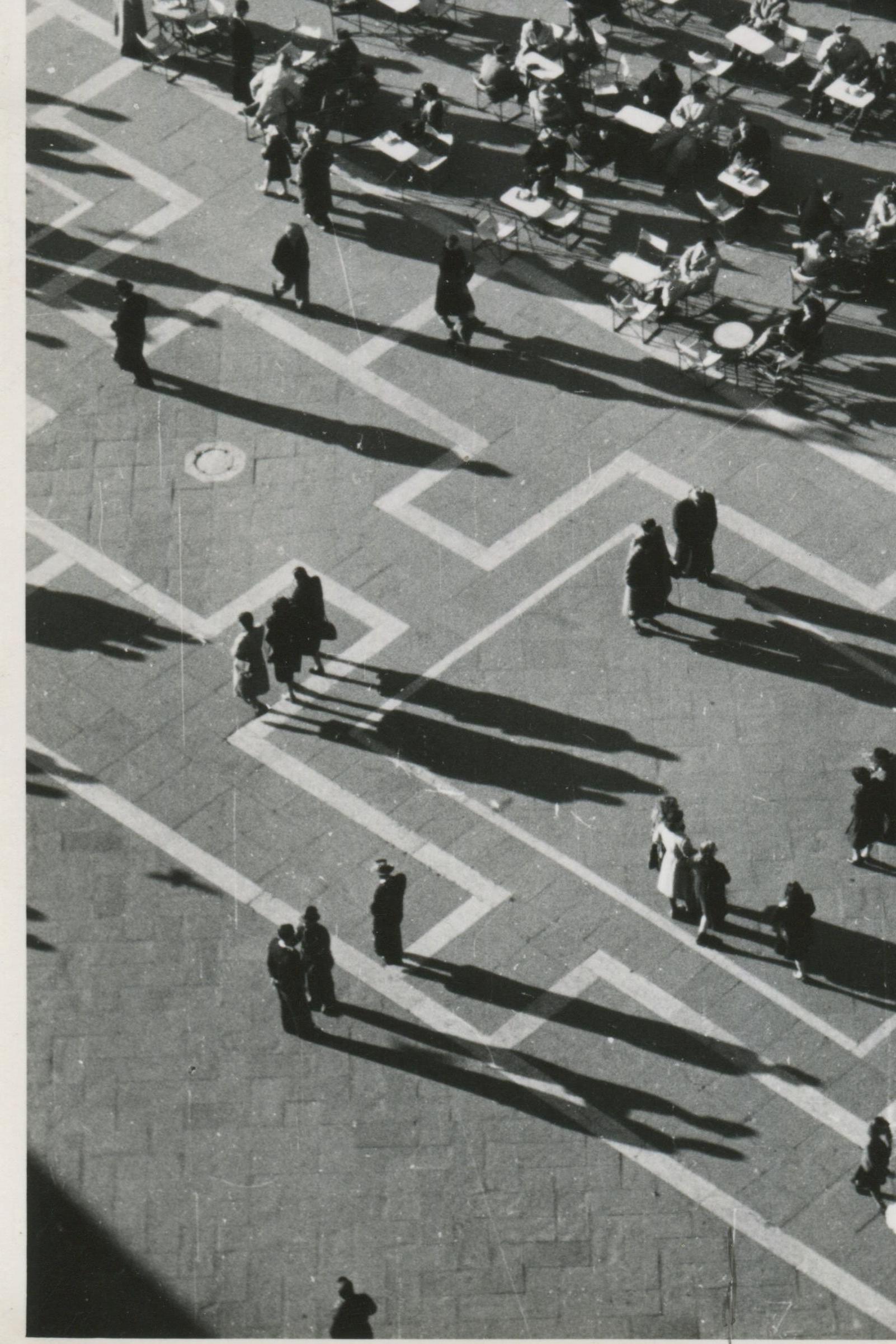 Venice - St. Mark's Square 1954 – Photograph von Erich Andres