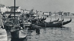 Venezia, Lungomare, Gondole, Bianco e nero, Italia, anni '50, 13 x 17, 9 cm