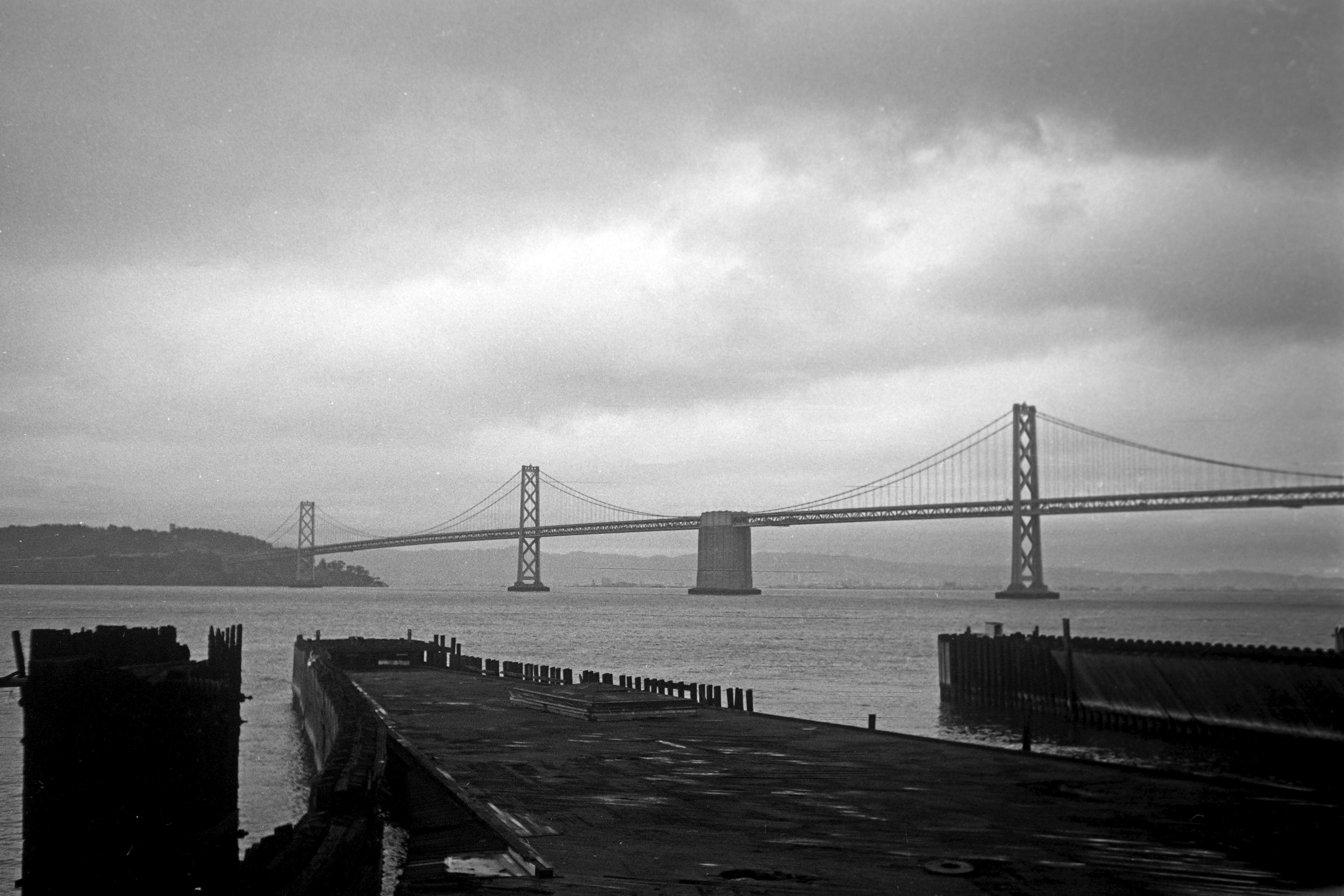 Erich Andres Black and White Photograph – Ansicht der Bay Bridge in San Franciso, USA 1962.