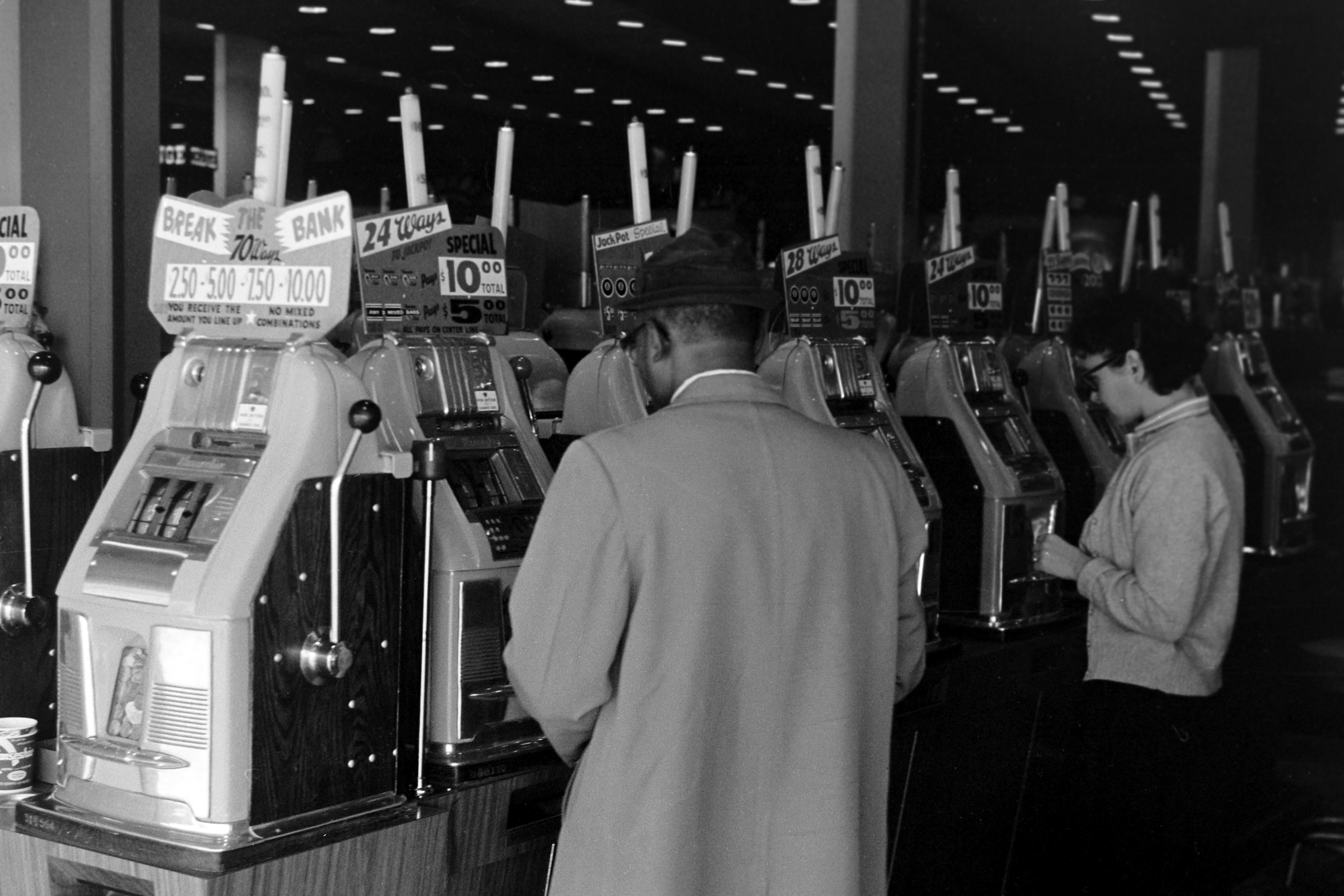Erich Andres Portrait Photograph – Besuch in Las Vegas, 1962