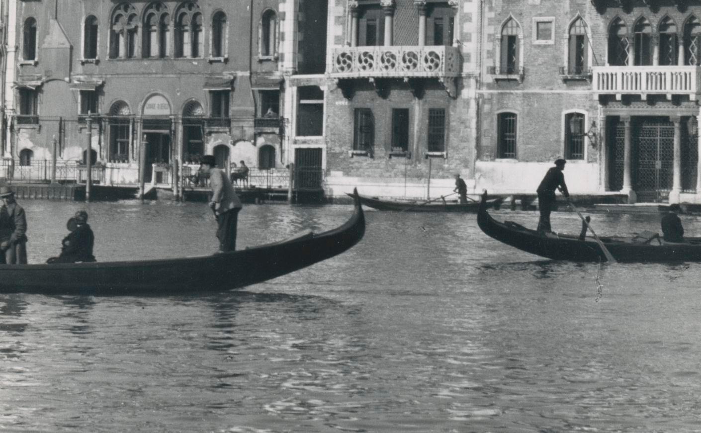 Venice, Venedig, Canale Grande, Italien 1950er Jahre, 17, 9 x 13 cm, Venedig – Photograph von Erich Andres