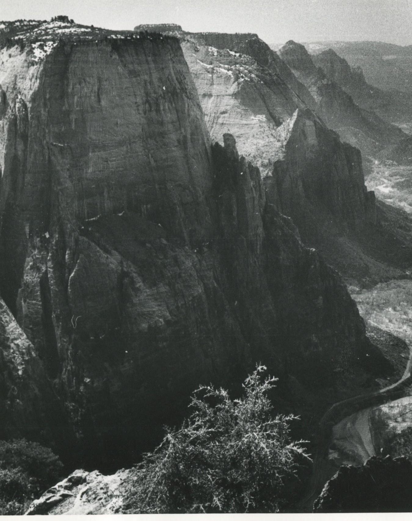 Zion National Park Utah/Arizona, Schwarz und Weiß, USA 1960er Jahre – Photograph von Erich Andres