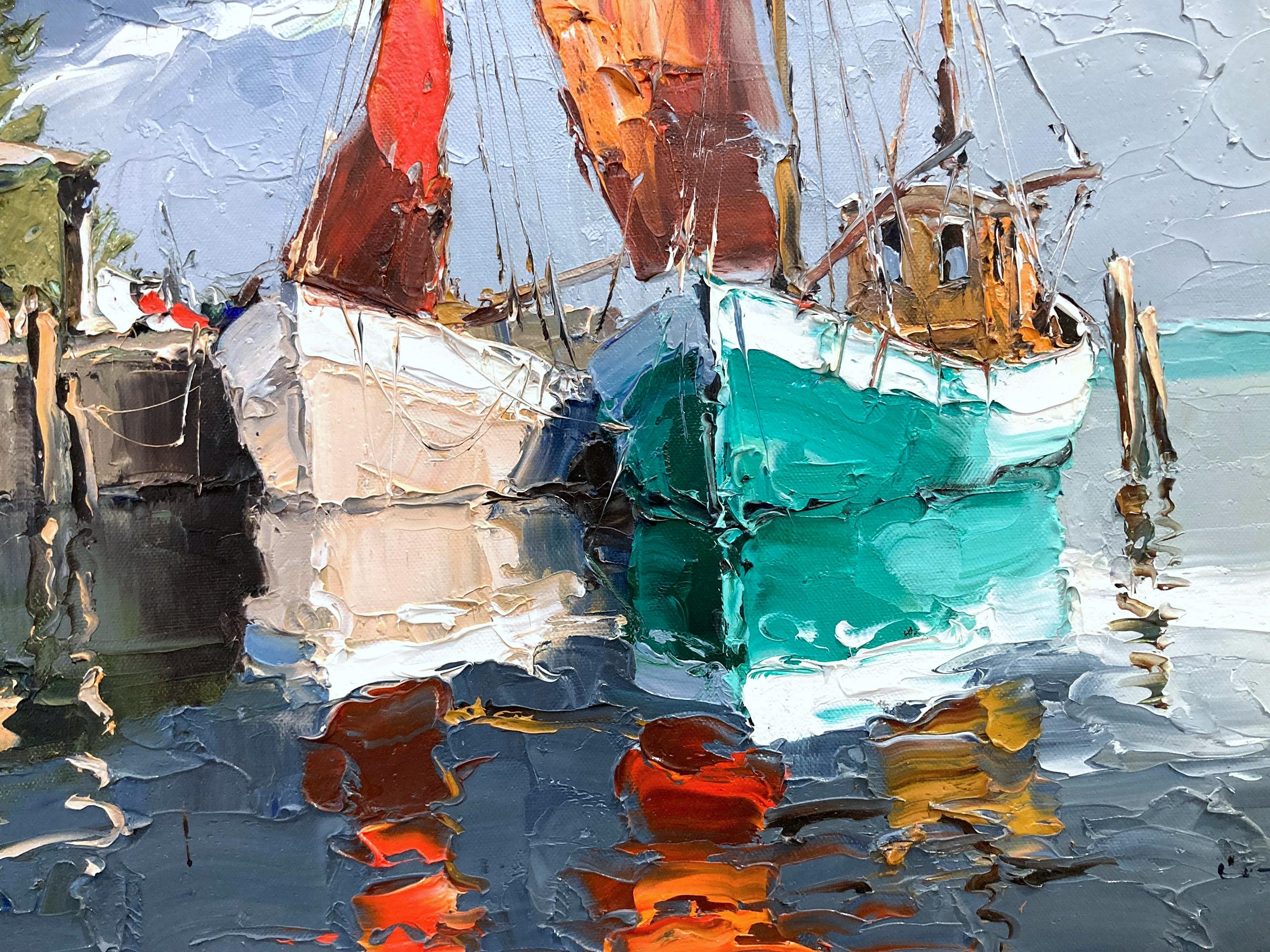 Ein meisterhaftes Ölgemälde des europäischen Künstlers Erich Paulsen, das eine europäische Hafenszene mit Segelbooten auf dem klaren Wasser darstellt. Diese besondere Szene ist eine üppige Darstellung von Booten, die auf dem ruhigen blauen Wasser