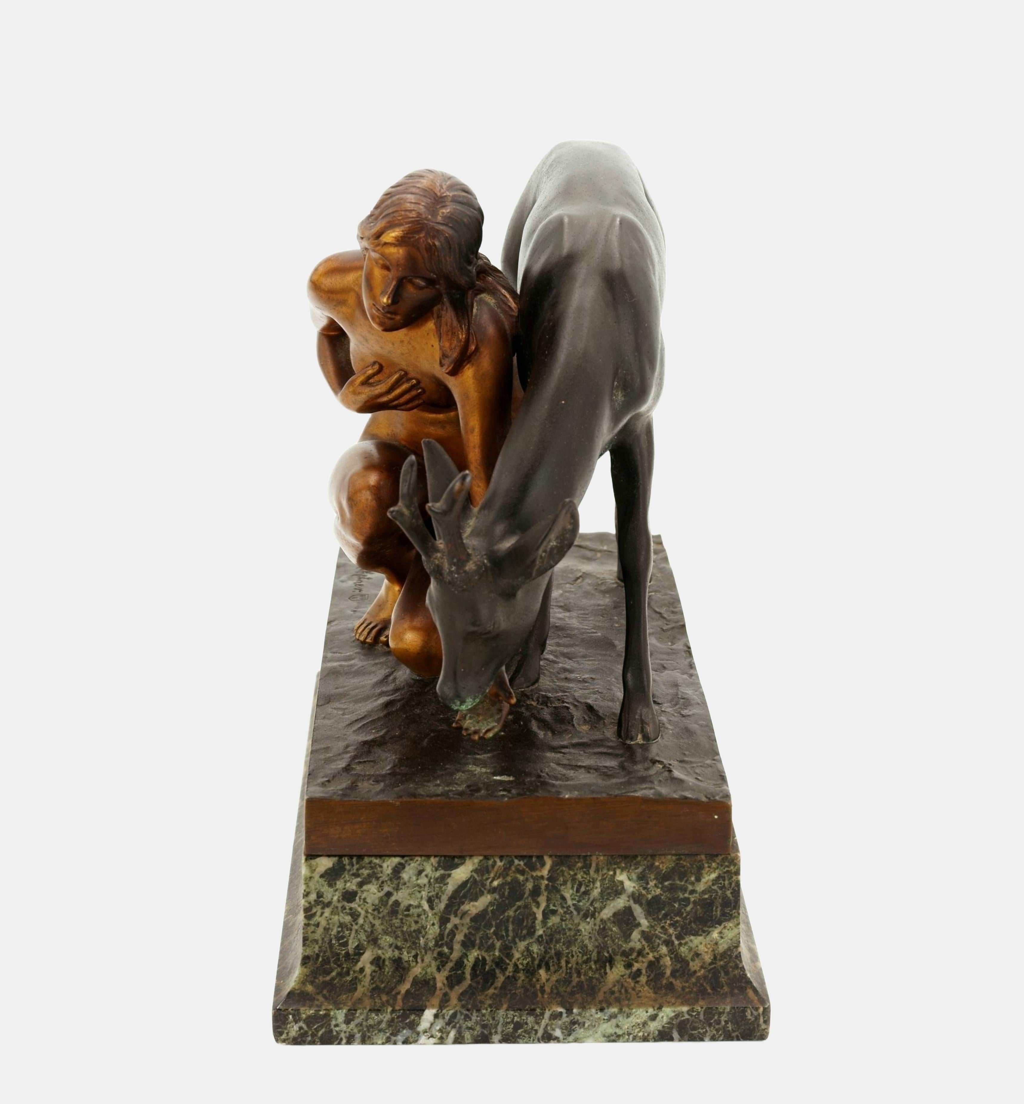 La alimentación / - Gracia natural - - Figurative Sculpture Oro de Erich Schmidt-Kestner