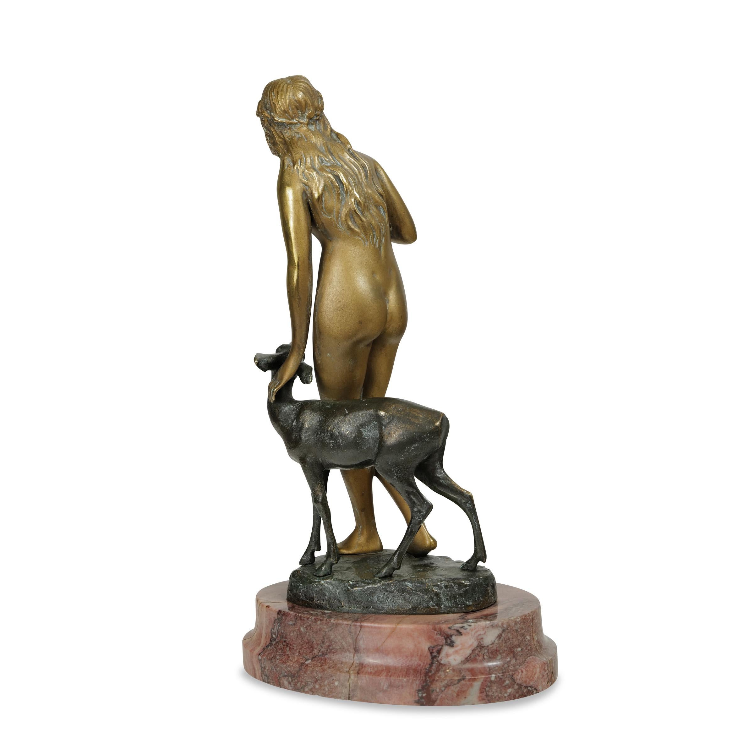 Belle Époque Erich Schmidt-Kestner Ragazza in bronzo con cervo su base ovale in marmo 1910 circa in vendita