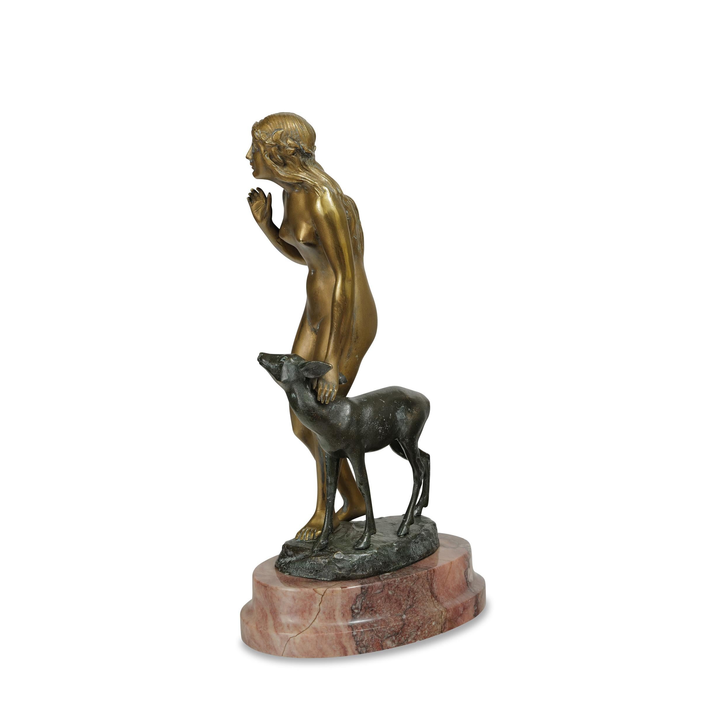 Bronzo Erich Schmidt-Kestner Ragazza in bronzo con cervo su base ovale in marmo 1910 circa in vendita