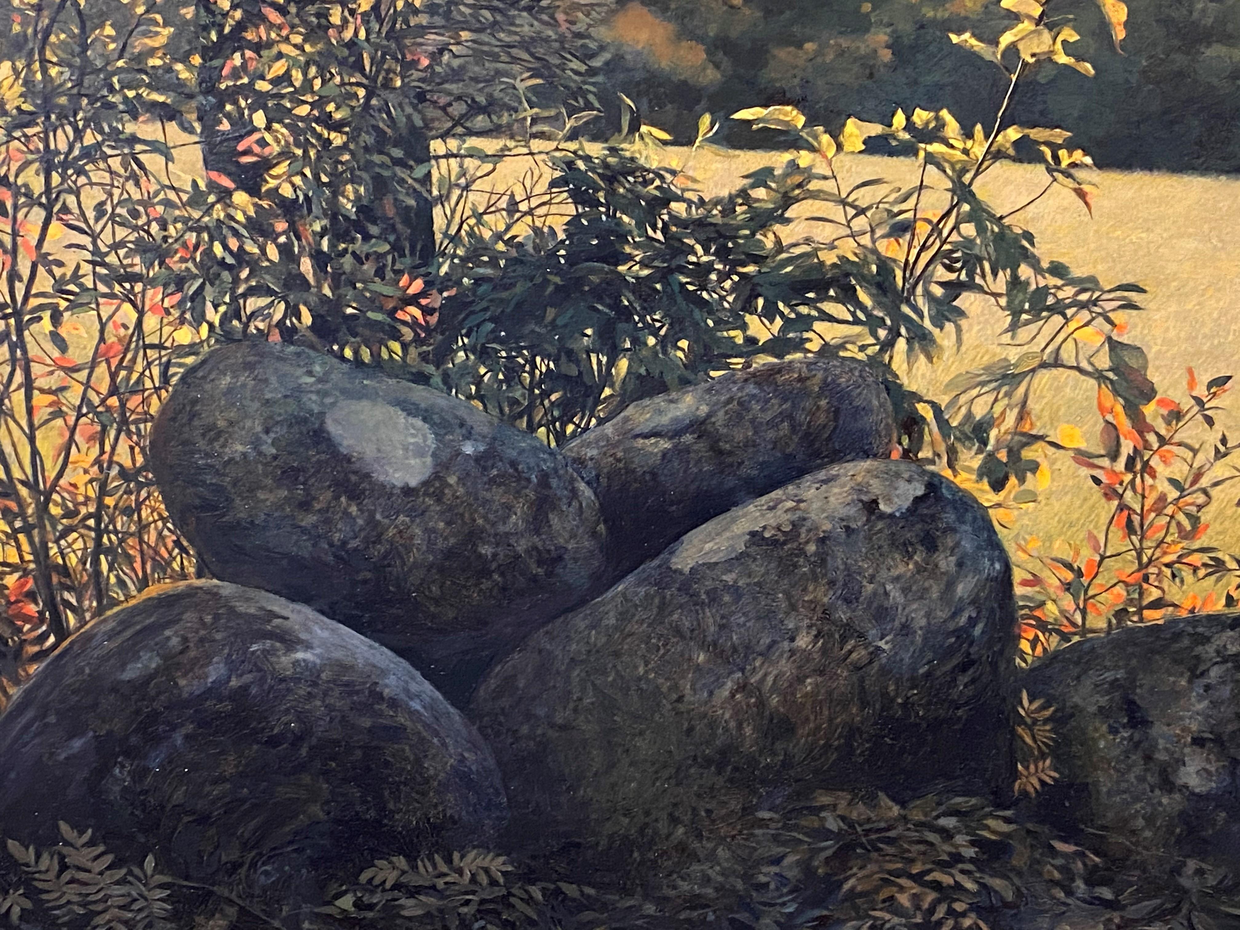 Ce paysage finement détaillé d'un mur de pierre et d'un champ sous le mont Monadnock dans le New Hampshire par une chaude après-midi d'été a été peint par l'artiste américain contemporain Erick Ingraham (1950-). Né à Philadelphie, en Pennsylvanie,