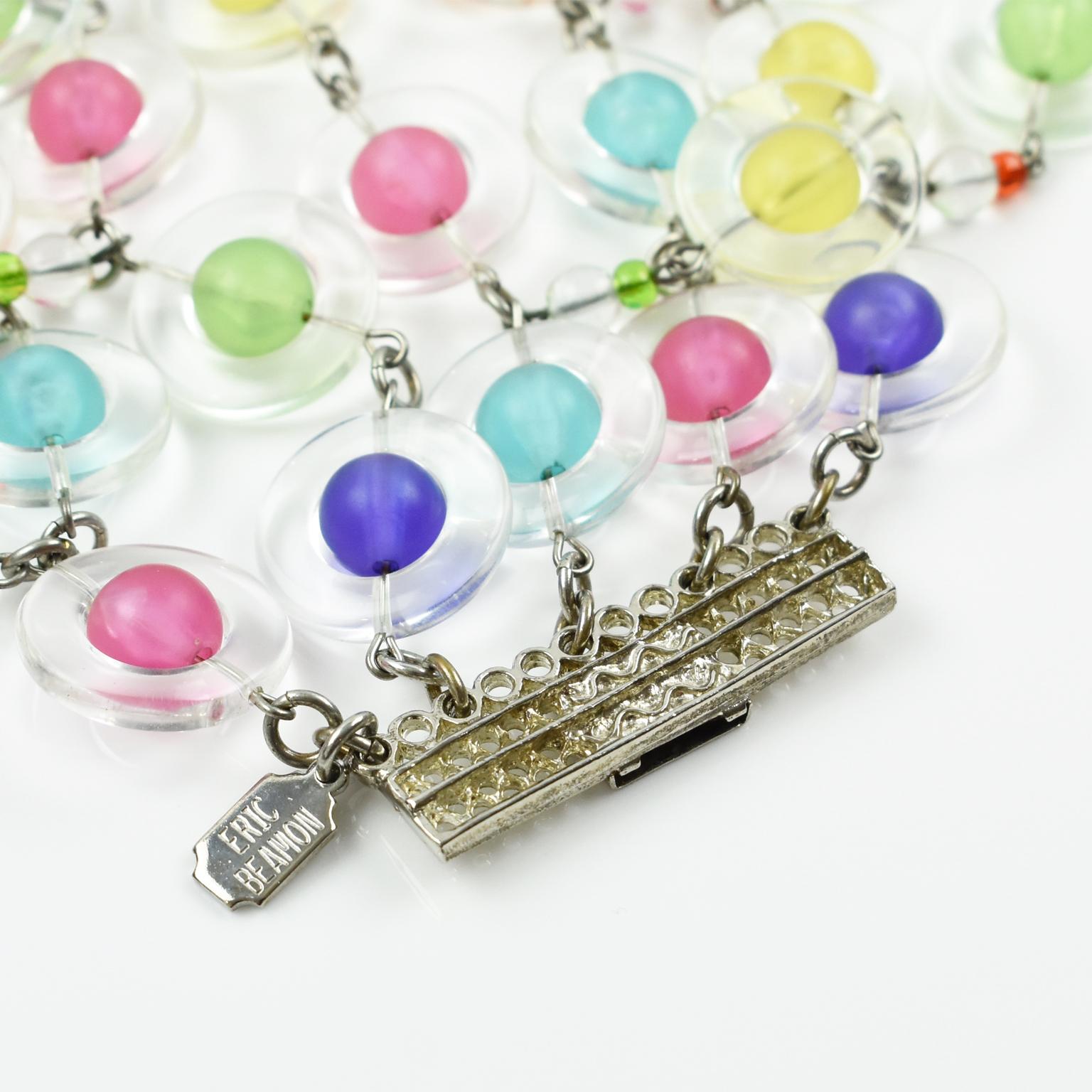 Erickson Beamon Mehrfarbiges Lucite-Gliederarmband mit Anhängern (Modernistisch) im Angebot