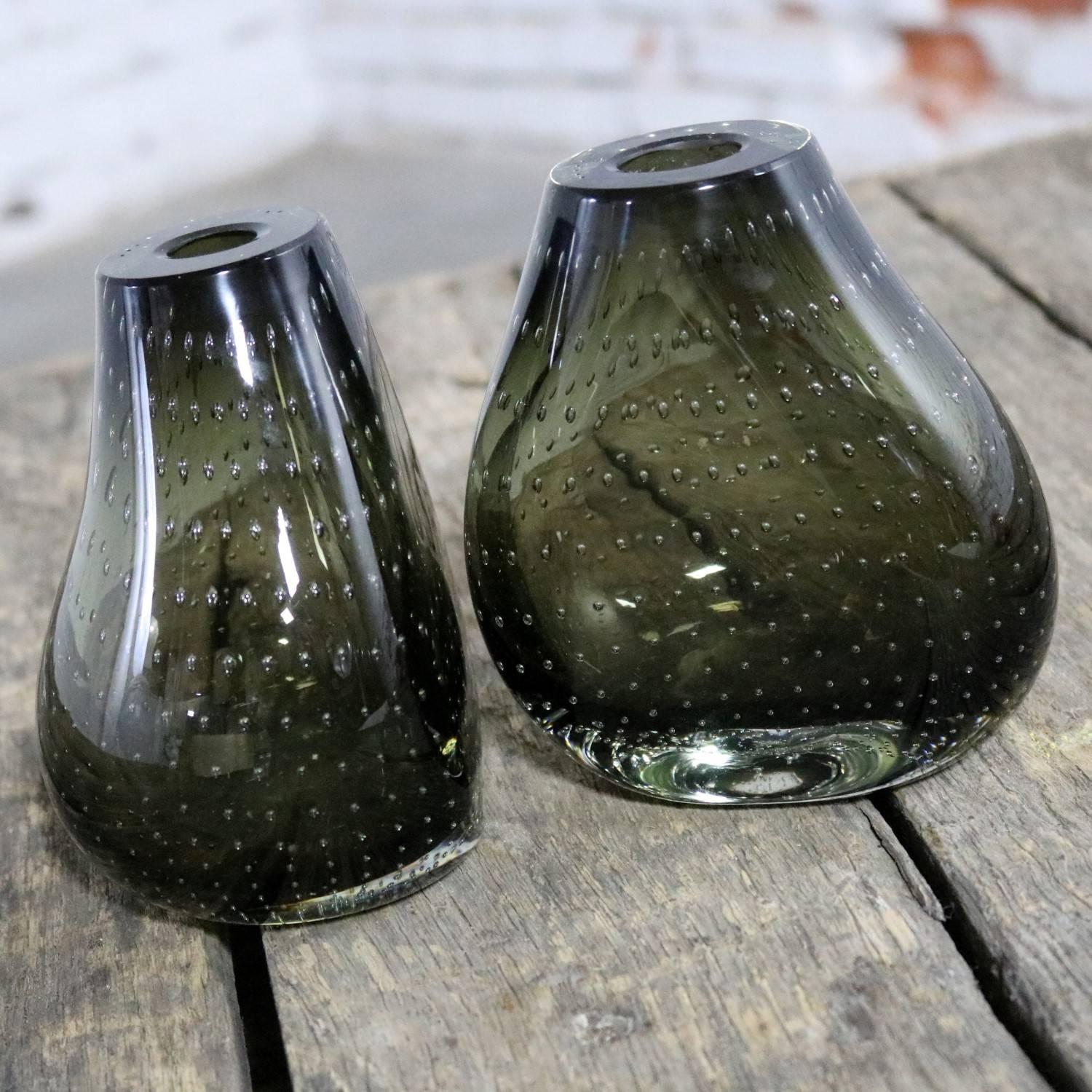 Wonderful pair of Mid-Century Modern controlled bubble blown art glass bookend vases designed by Carl Erickson for Erickson Glassworks. This pair is in tremendously good condition with no chips, cracks, or chiggers, circa 1950s.

These can be