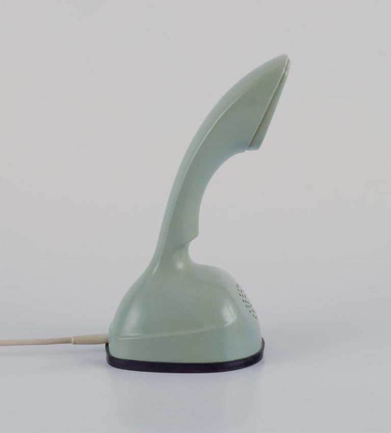 Ericsson Cobra / Ericofon, analogue telephone in green plastic.
1960s.
In perfect condition.
Dimensions: H 21.0 cm x W 10.0 cm.

