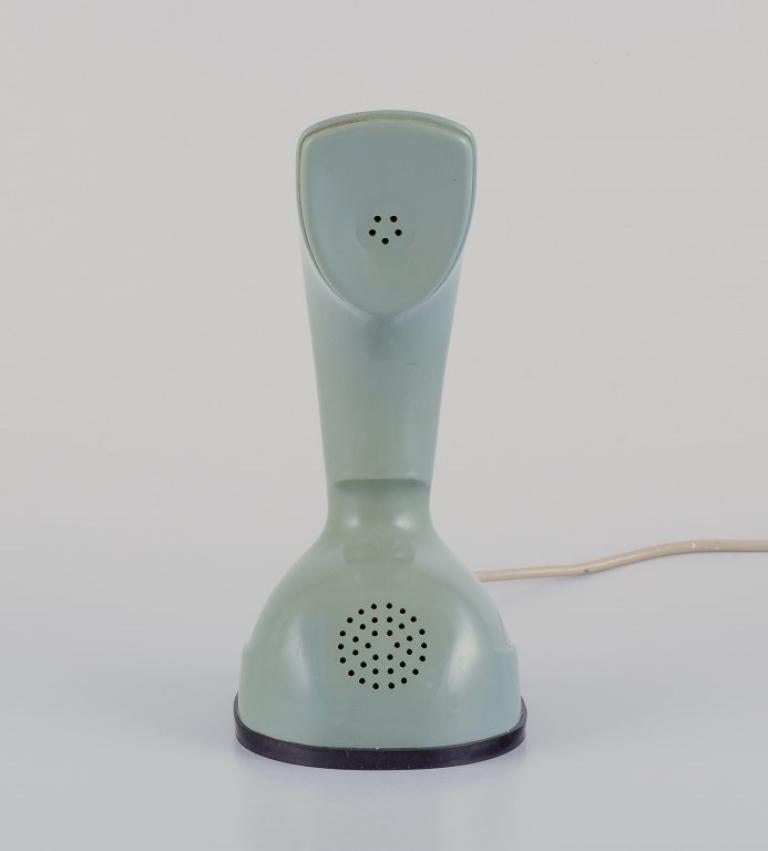 Ericsson Cobra / Ericofon, analogue telephone in green plastic. 1960s. In Excellent Condition For Sale In Copenhagen, DK