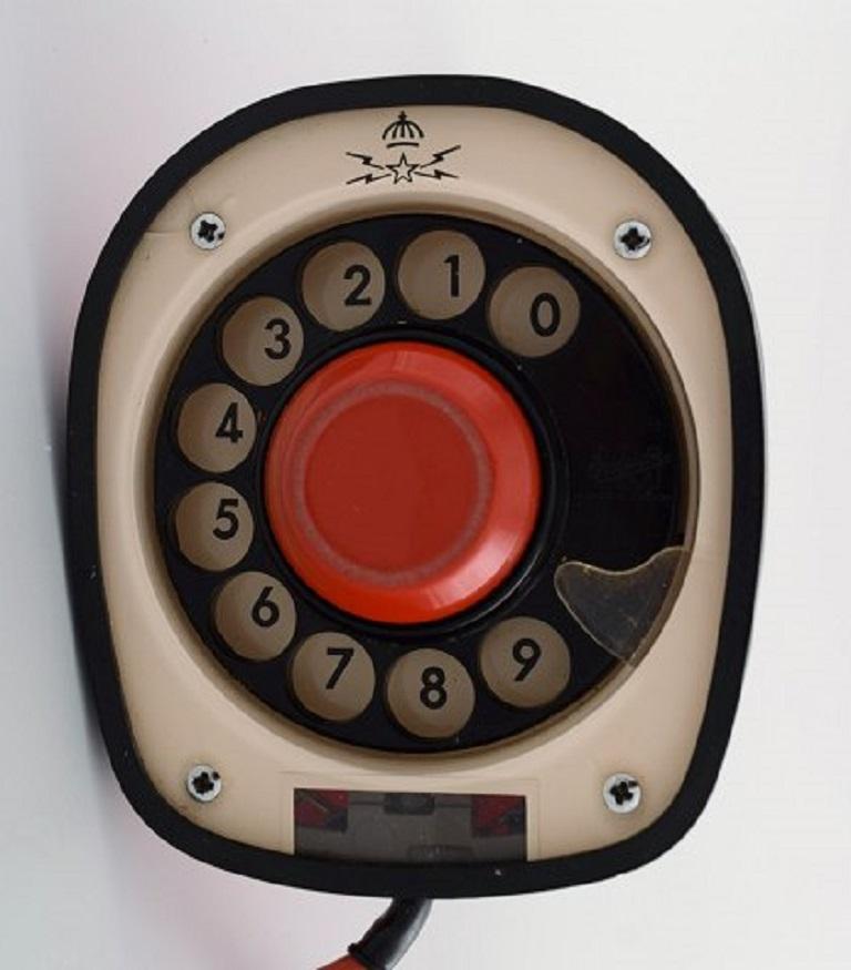 Mid-20th Century Ericsson Cobra Phone in Red Plastic with Turntable at the Bottom, 1960s