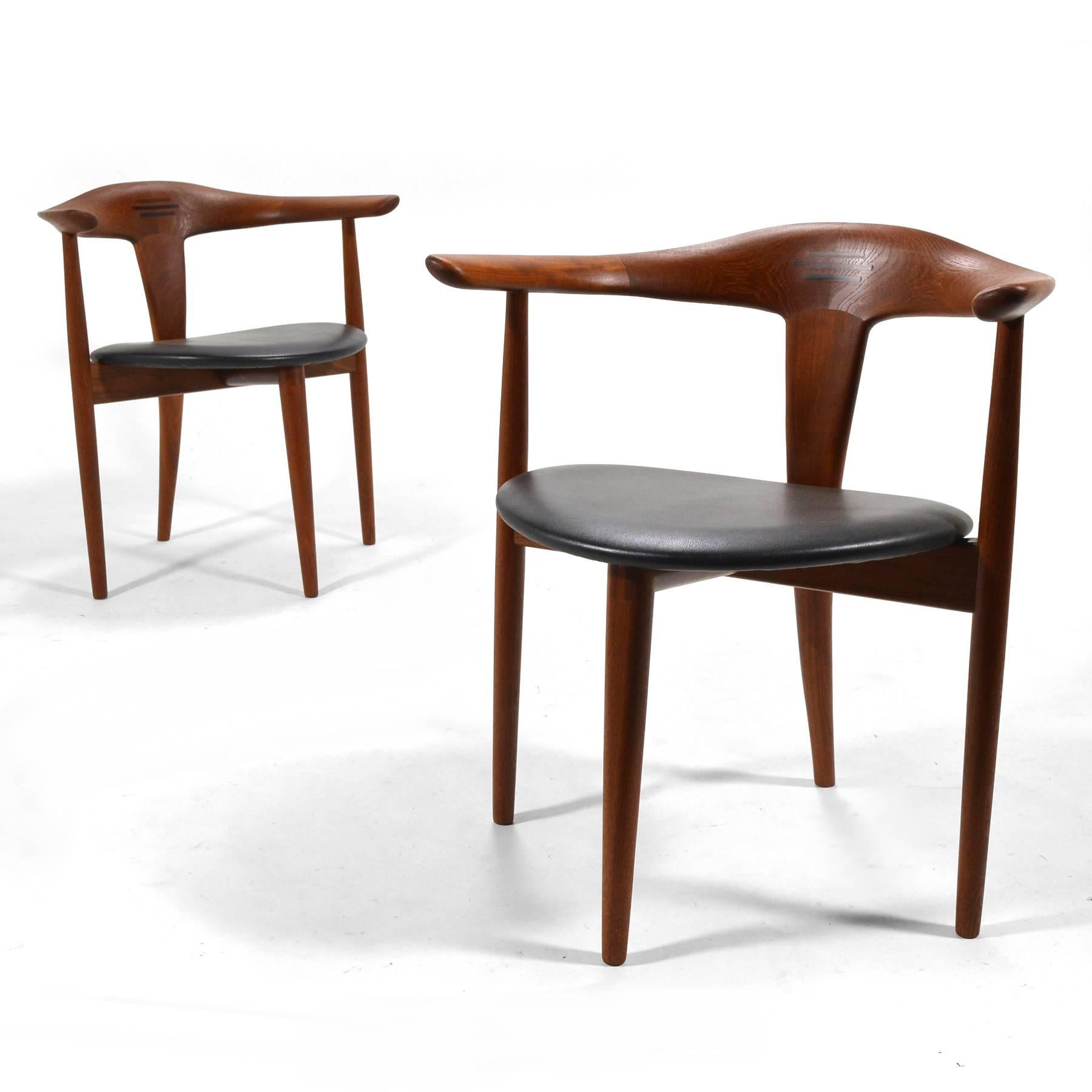 This exquisite pair of teak easy chairs were designed by Erik Andersen and Palle Pedersen and fabricated by cabinetmaker Randers Møbelfabrik.