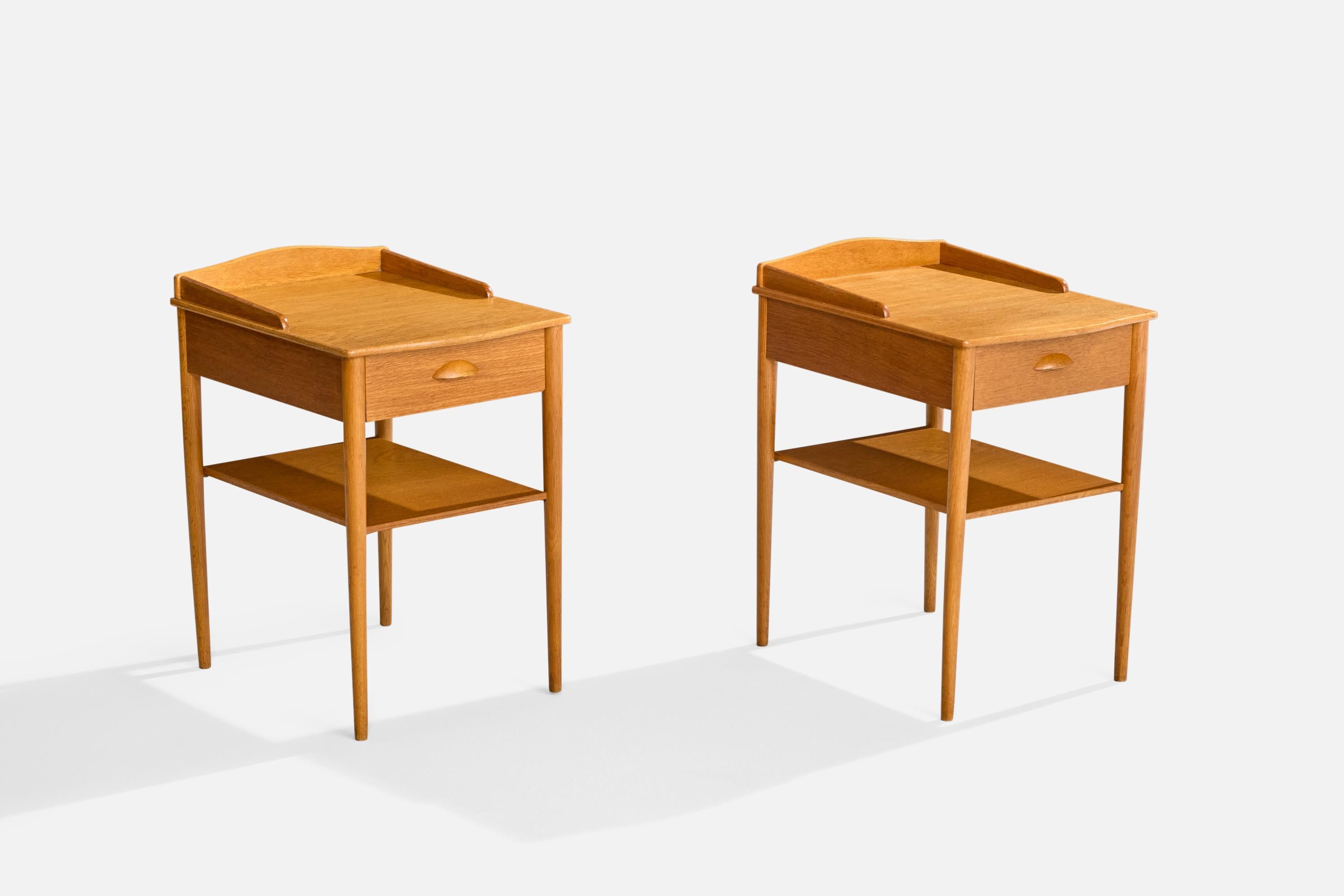 A pair of teak nightstands produced by AB Erik Andersson & Co Sweden, c. 1960s.

Dimensions: 21.4” H x 13.4” W x 17.1” D