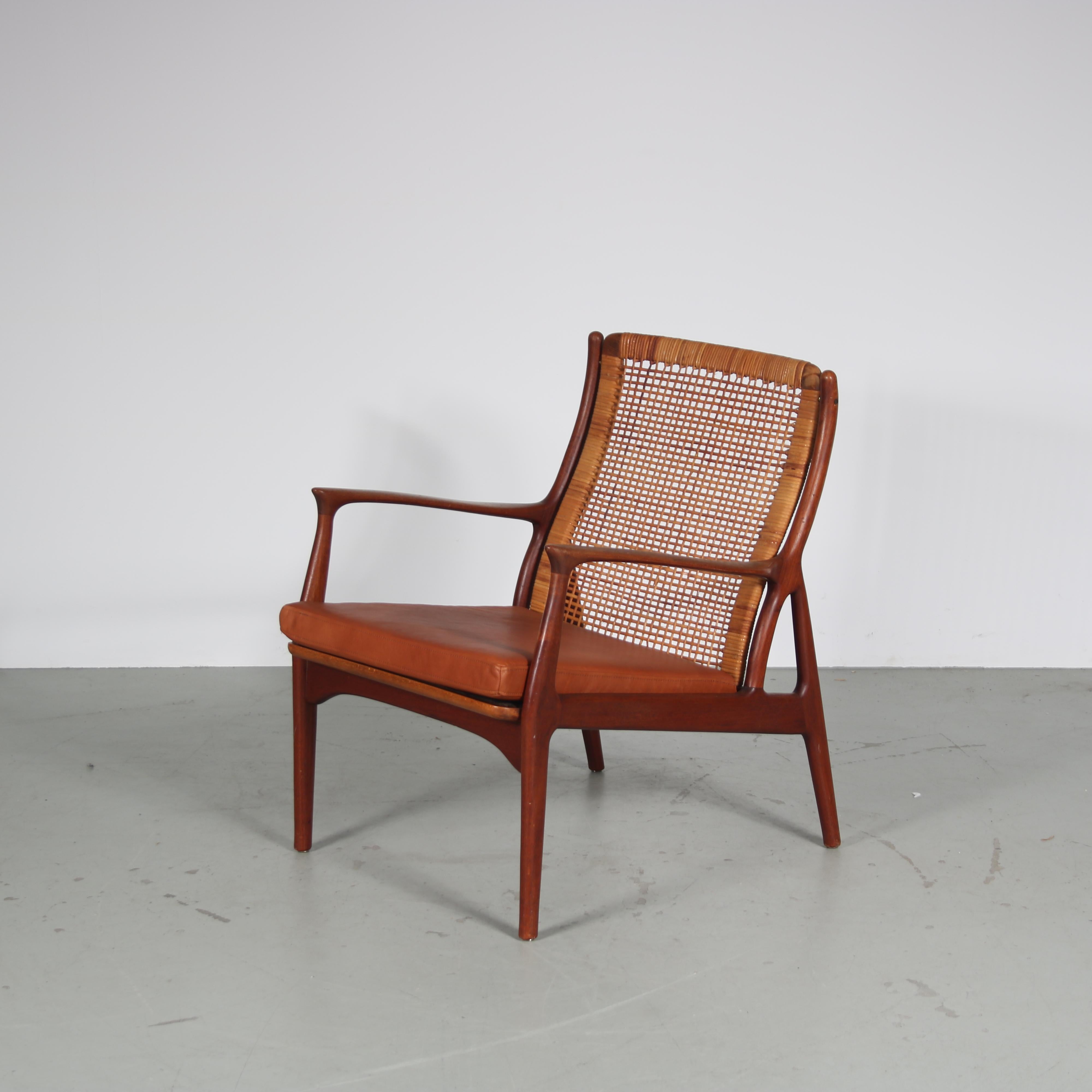 A beautiful lounge chair designed by Danish designer Erik Andsersen, manufactured by Palle Pedersen in Denmark around 1950.

This wonderful piece has a very nice, organic shape that adds a sense of luxury to the design as well as an impressive