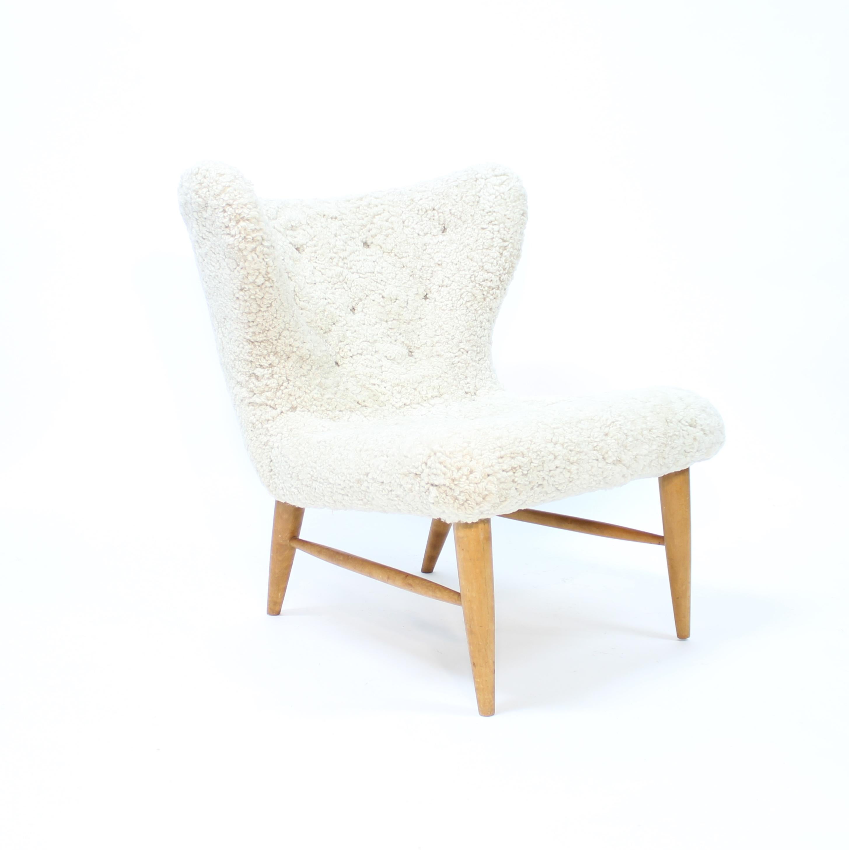 Scandinavian Modern Erik Bertil Karlén, Swedish sheep skin lounge chair for Firma Rumsinteriör, 1940 For Sale