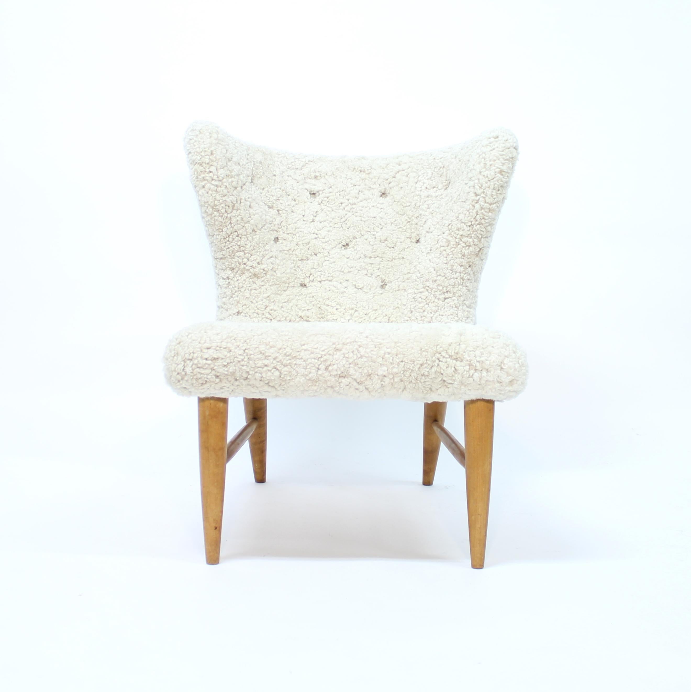 20th Century Erik Bertil Karlén, Swedish sheep skin lounge chair for Firma Rumsinteriör, 1940 For Sale