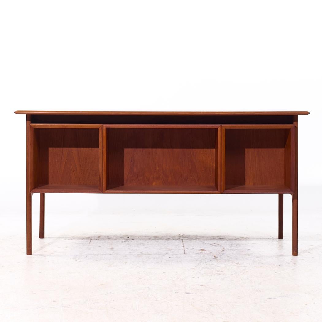 Erik Brouer for Brouer Møbelfabrik Mid Century Danish Teak Desk (Ende des 20. Jahrhunderts) im Angebot