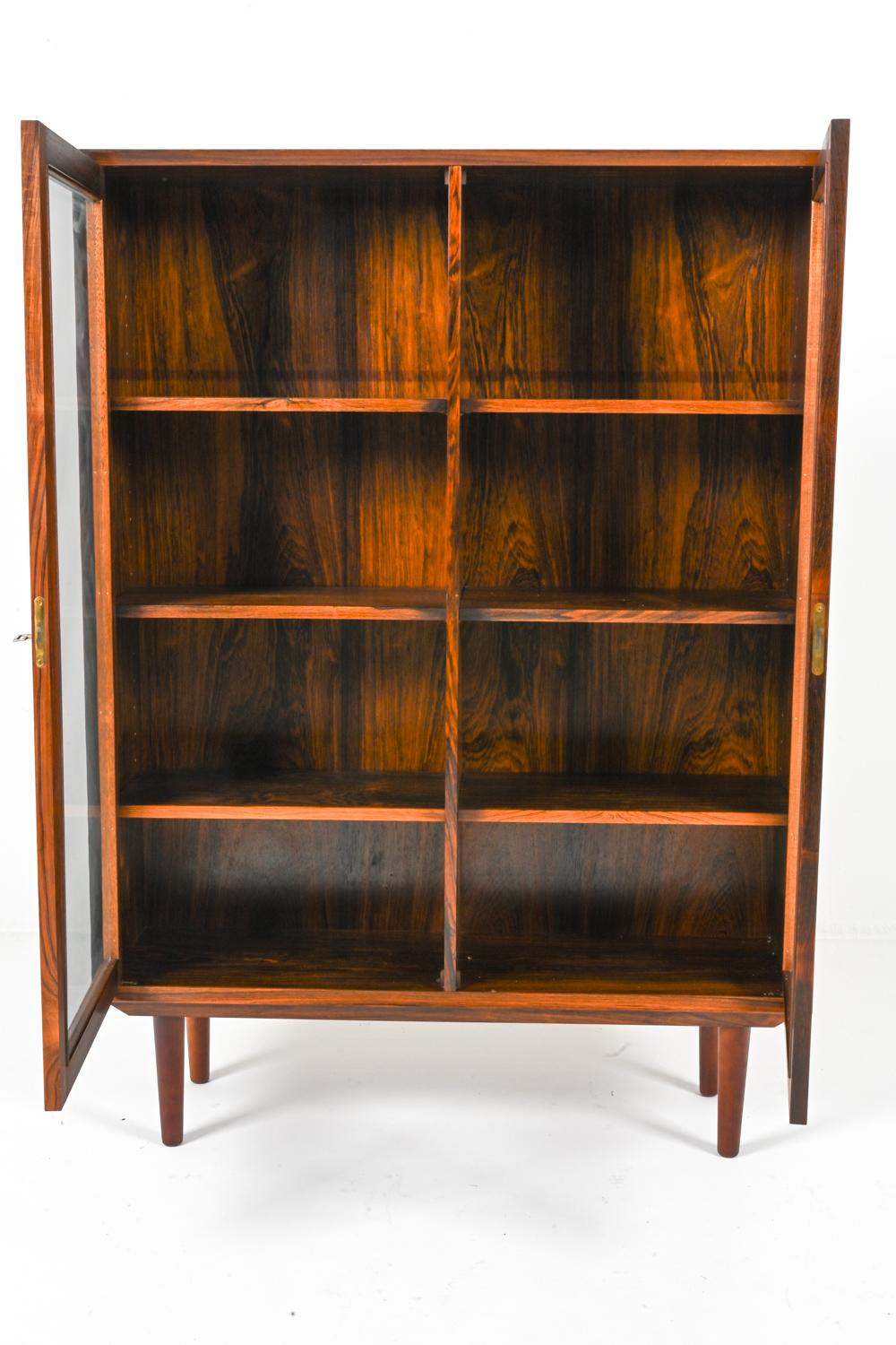 Erik Brouer Rosewood Display Cabinet, Denmark 1960s In Good Condition For Sale In Norwalk, CT