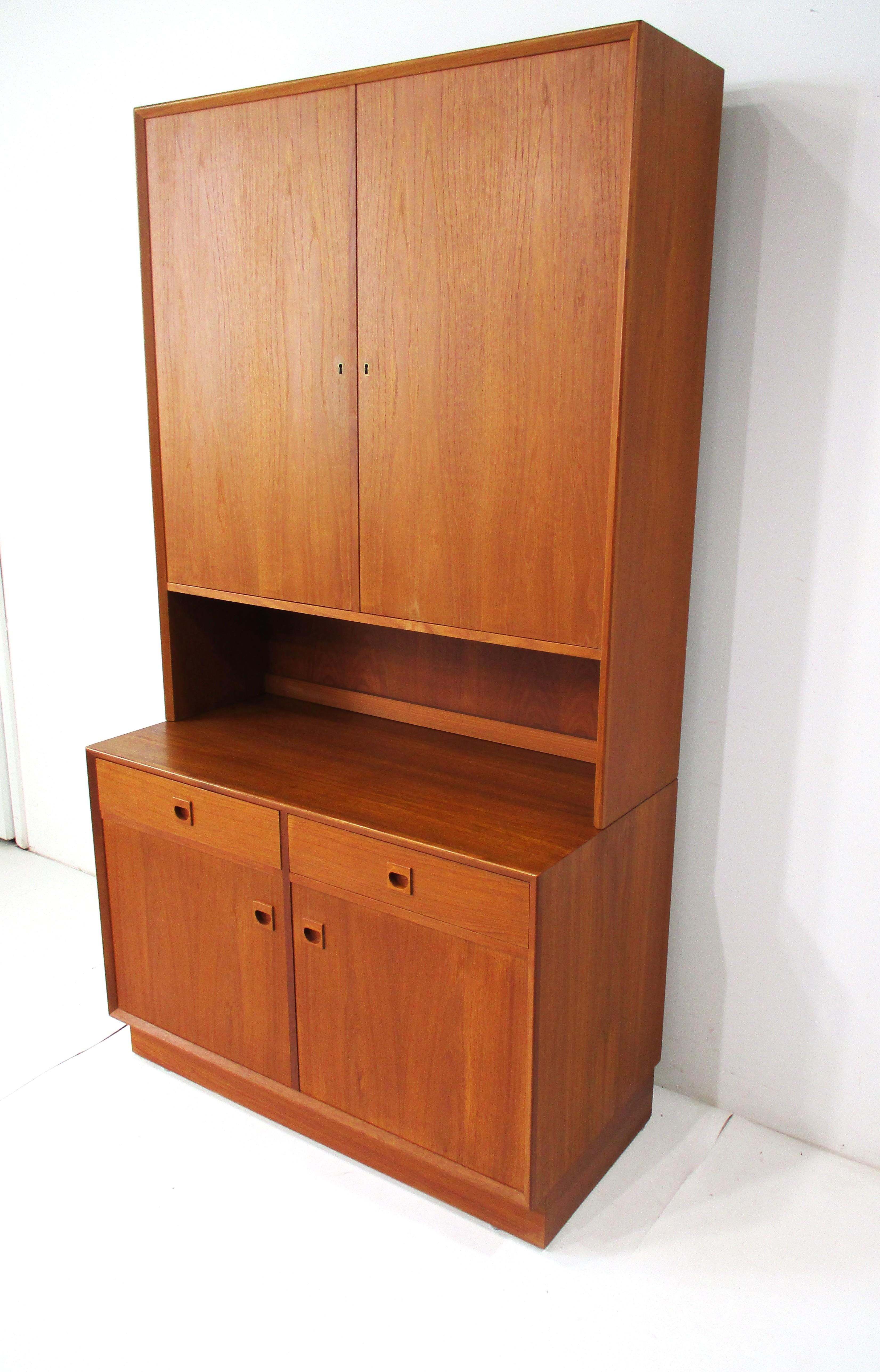 Mid-Century moderno Erik Brouer Teak 2 pezzi. Cassettiera per Brouer Mobelfabrik Danimarca in vendita