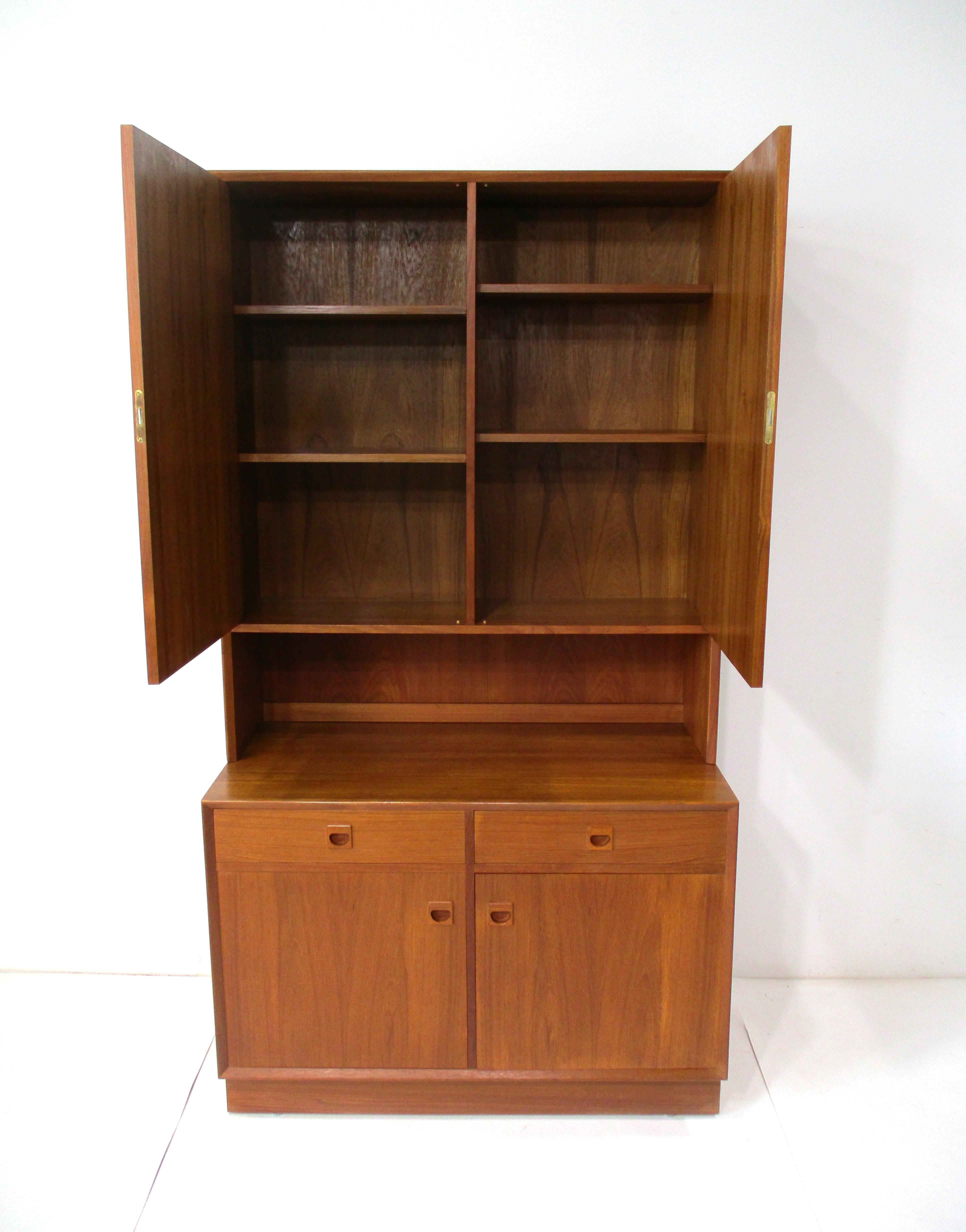 XX secolo Erik Brouer Teak 2 pezzi. Cassettiera per Brouer Mobelfabrik Danimarca in vendita