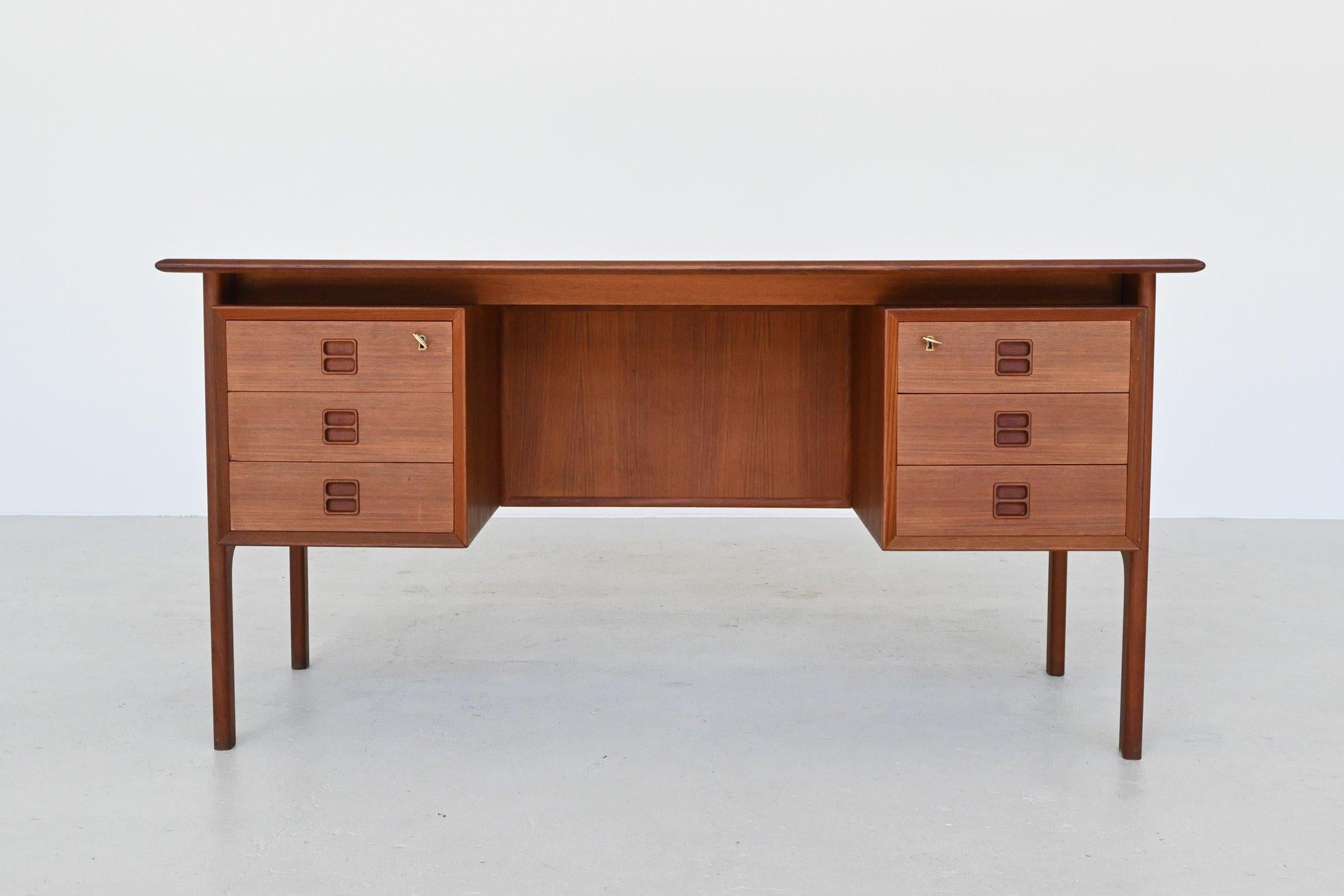 Very nicely crafted writing desk designed by Erik Brouer and manufactured by Brouer Møbelfabrik, Denmark, 1960. It’s made of teak wood and has a very nice grain to the wood. This symmetric desk has 6 drawers and also 3 storage spaces at the back,