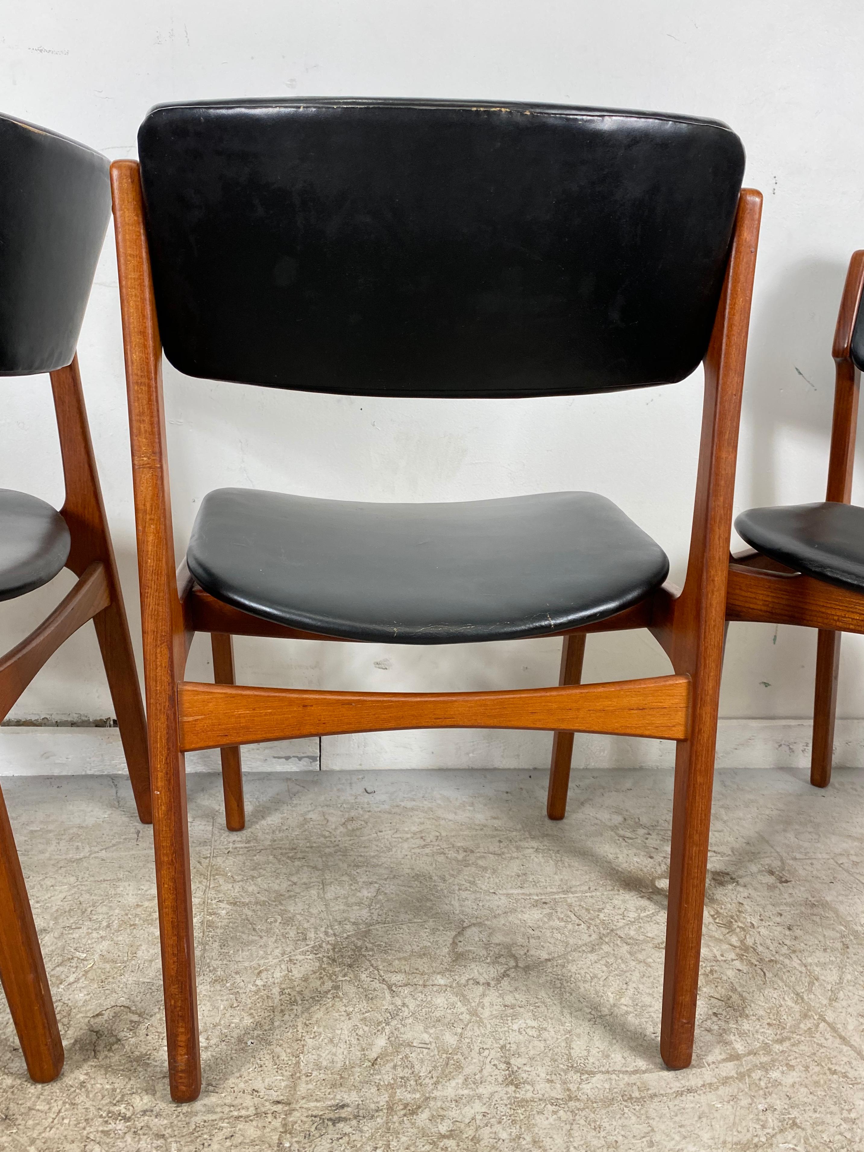 Erik Buch Dining Chairs Model OD-49 by Oddense Maskinsnedkeri in Denmark In Good Condition For Sale In Buffalo, NY