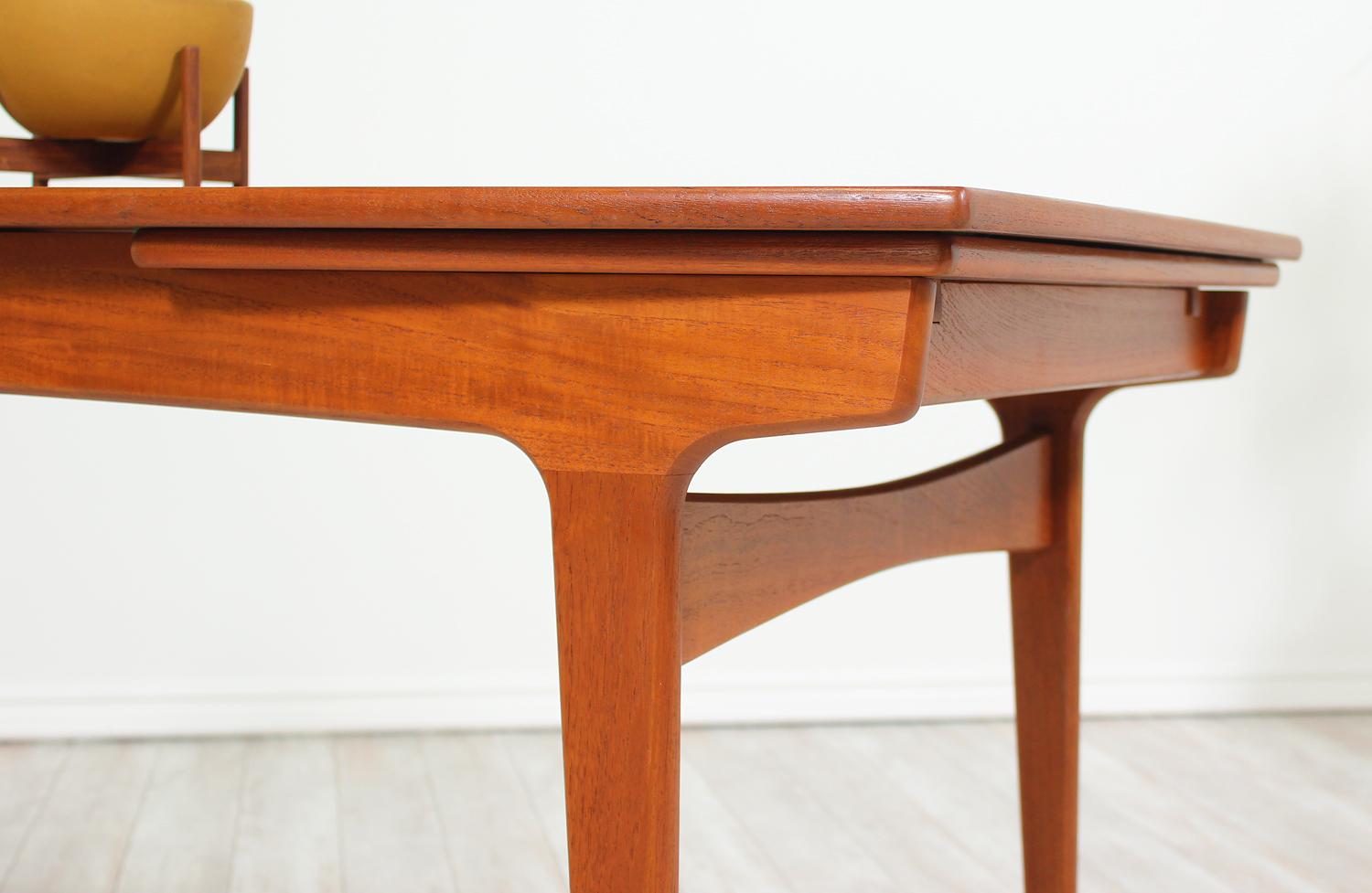 Mid-20th Century Erik Buch Dining Table for Funder-Schmidt & Madsen
