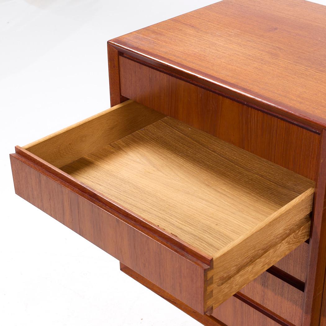 Erik Buch per Oddense Maskinsnedkeri Credenza danese di metà secolo in teak in vendita 3