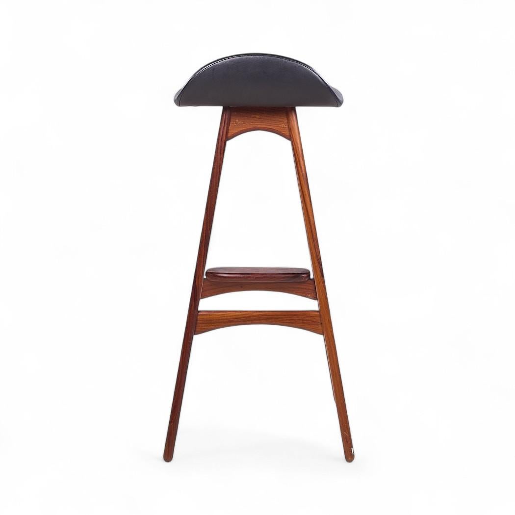 Erik Buch pour Oddense Møbler OD-61 Tabourets de bar danois en bois de rose - Lot de 4 en vente 1