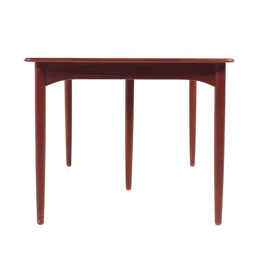 Erik Buch for Povl Dinesen MCM Danish Teak Expanding Hidden Leaf Dining Table In Good Condition For Sale In Countryside, IL