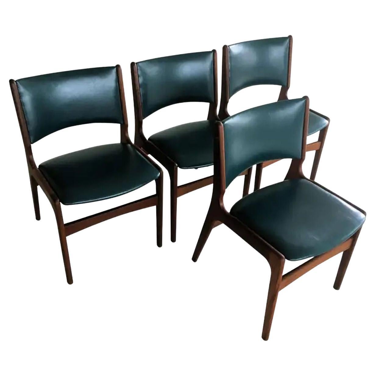 Erik Buch Cuatro sillas de comedor danesas de teca totalmente restauradas y personalizables